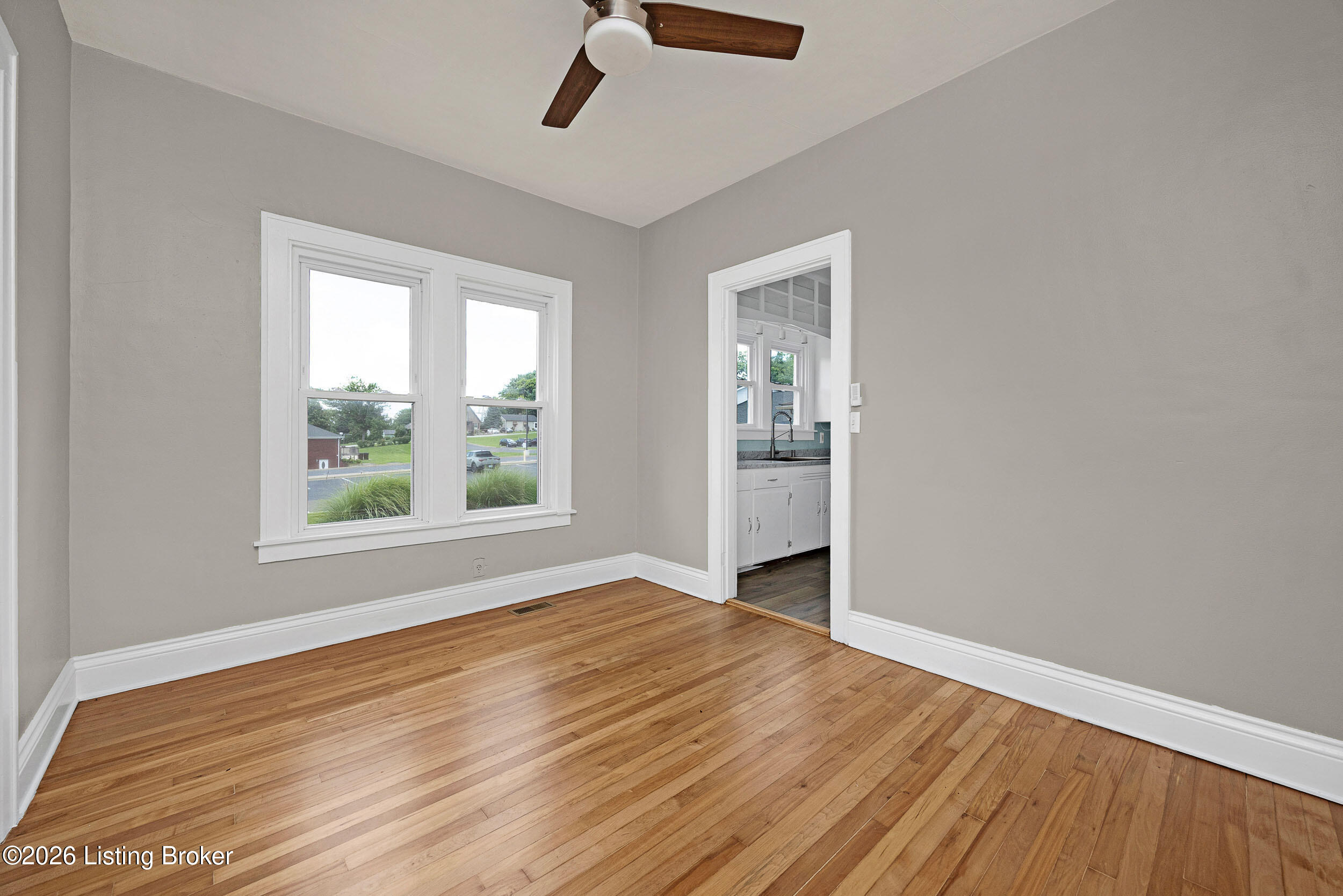 327 W Main St Property Photo 15