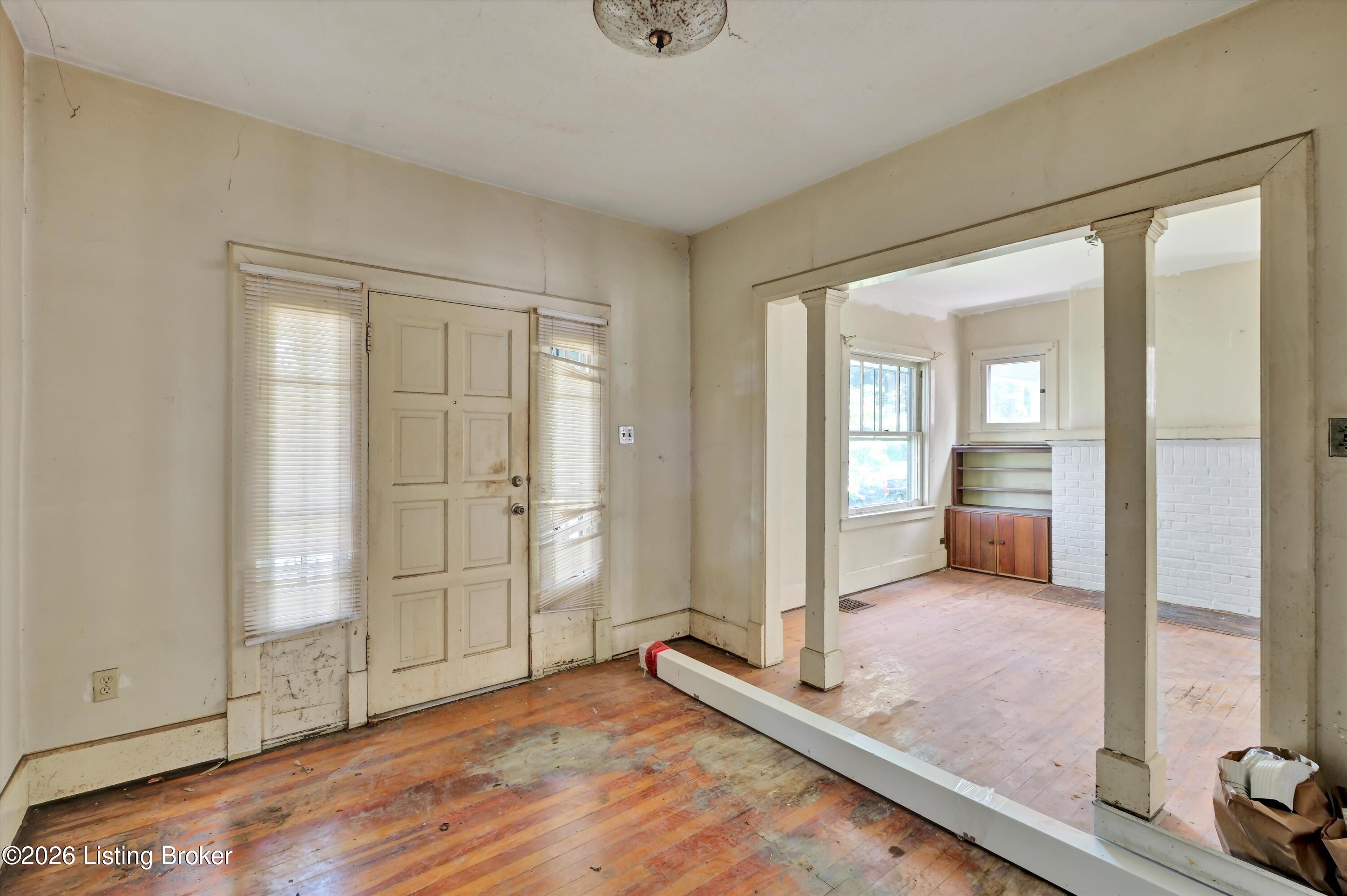 420 E Lee St Property Photo 4