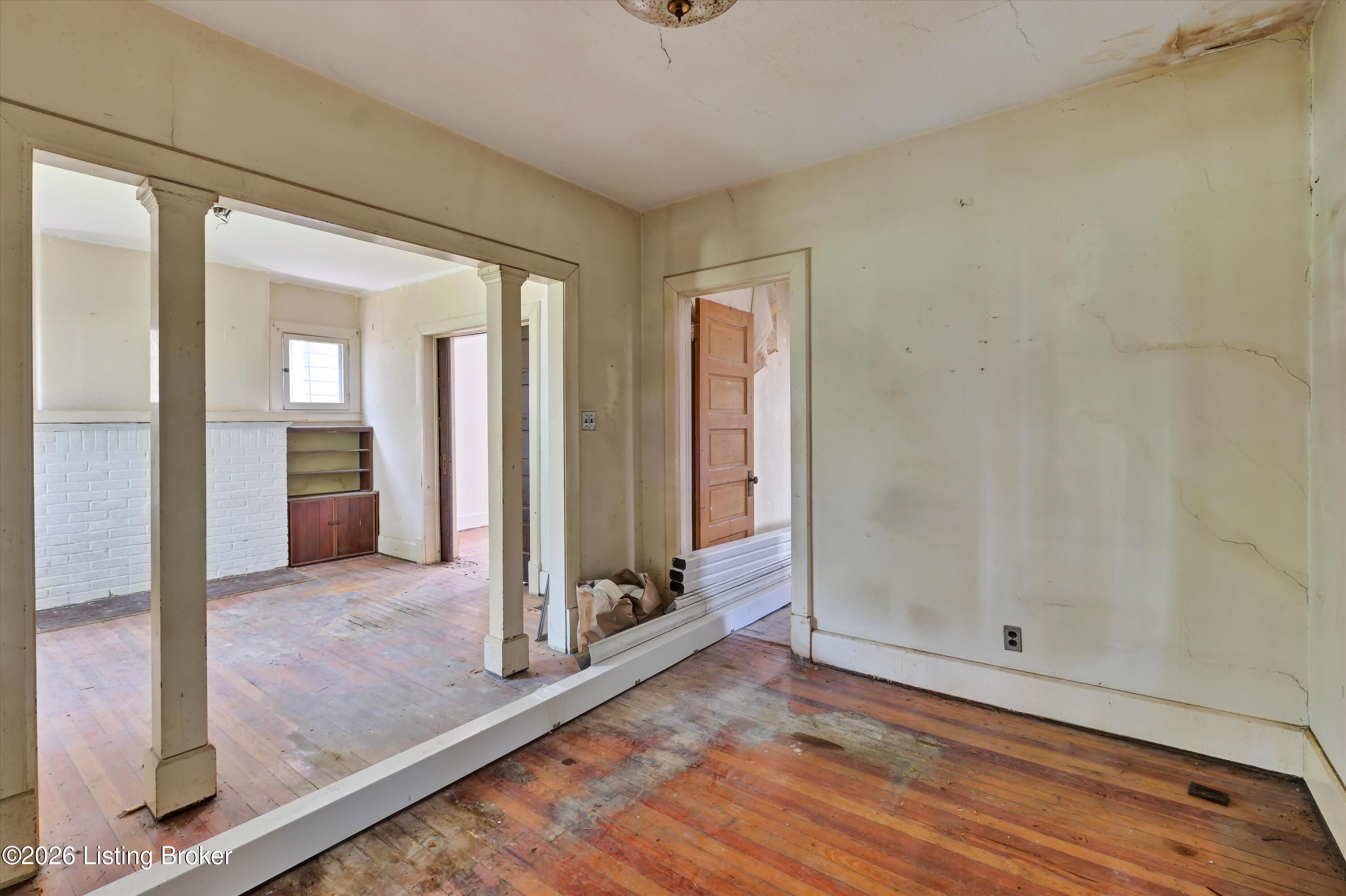 420 E Lee St Property Photo 5