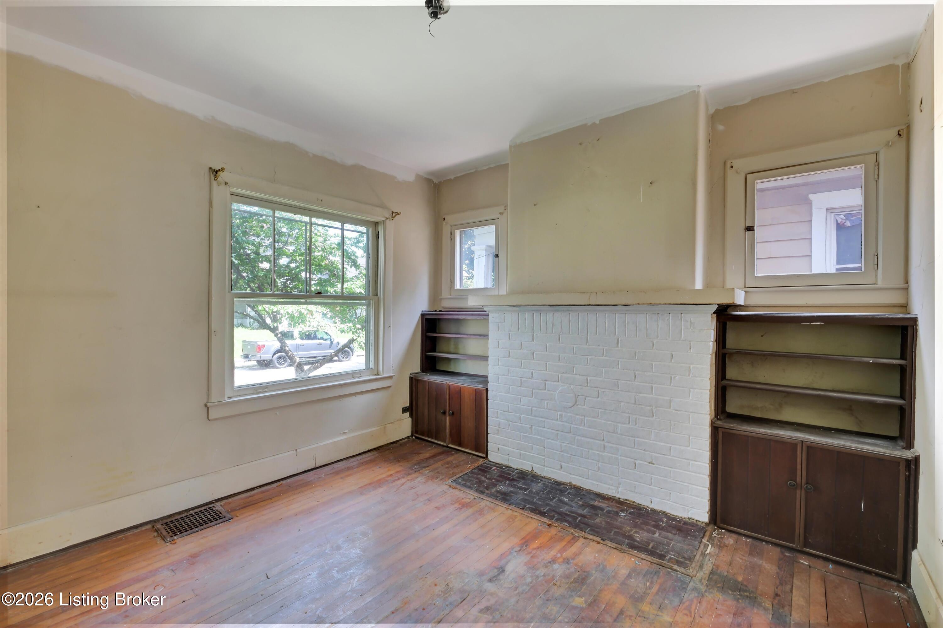 420 E Lee St Property Photo 6