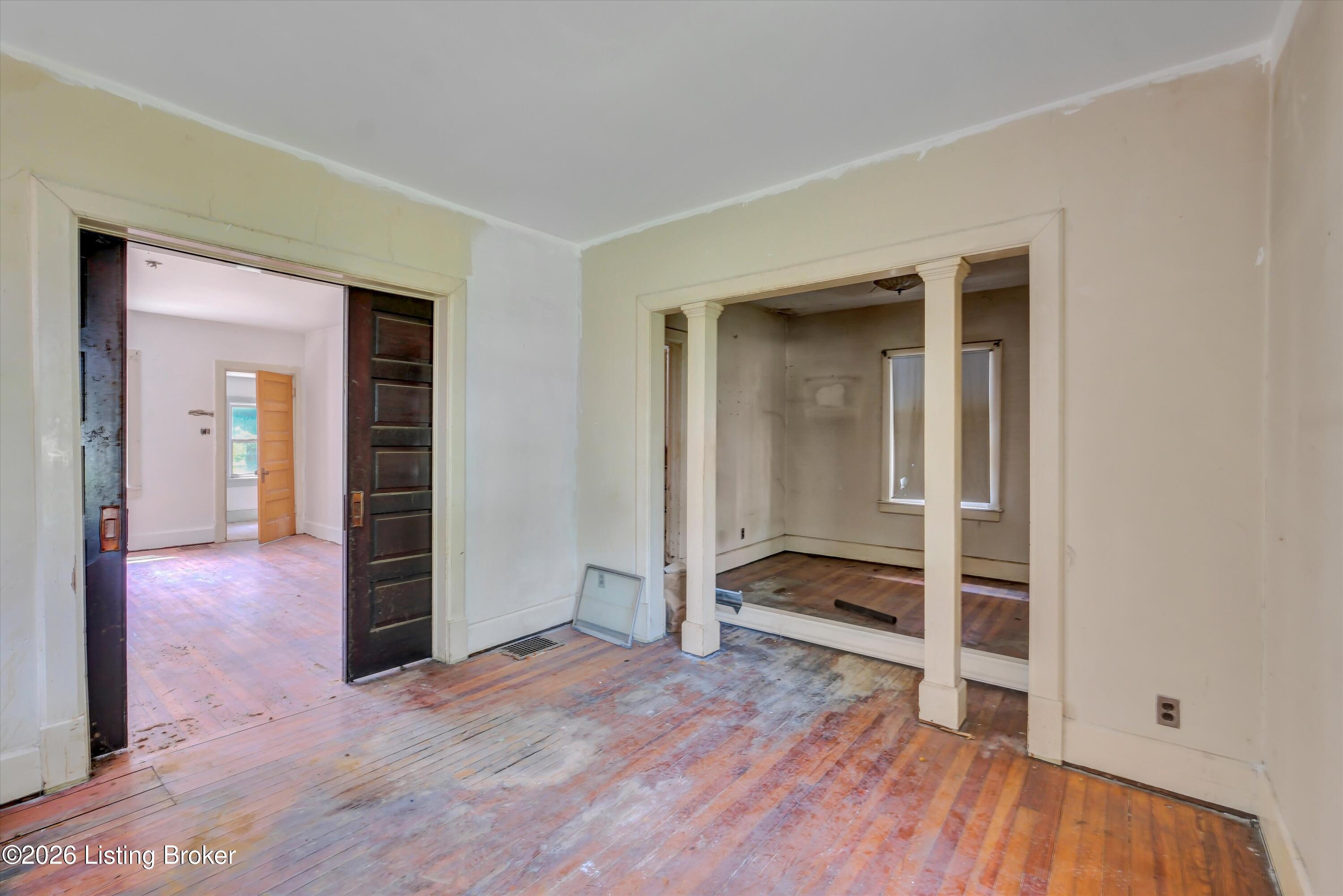 420 E Lee St Property Photo 7