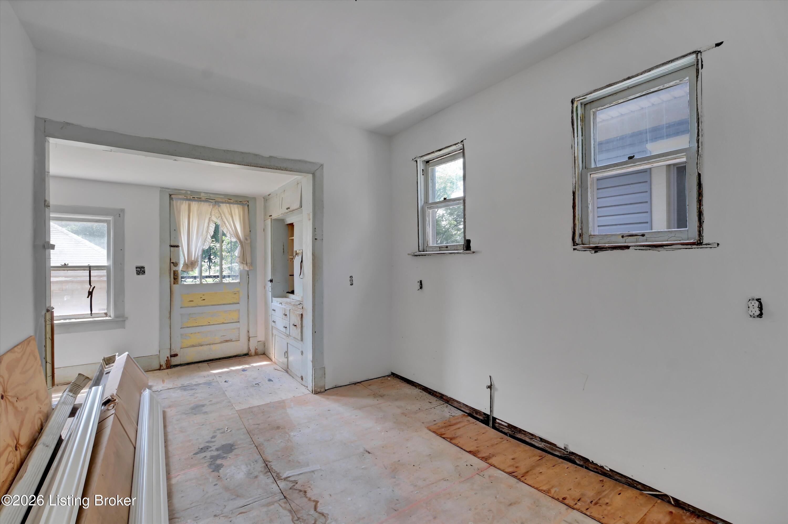 420 E Lee St Property Photo 8