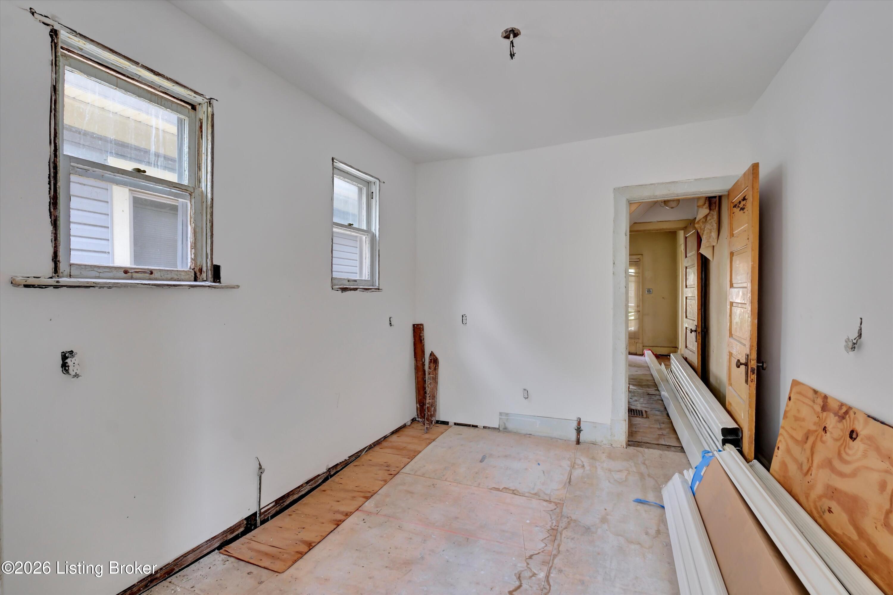 420 E Lee St Property Photo 9