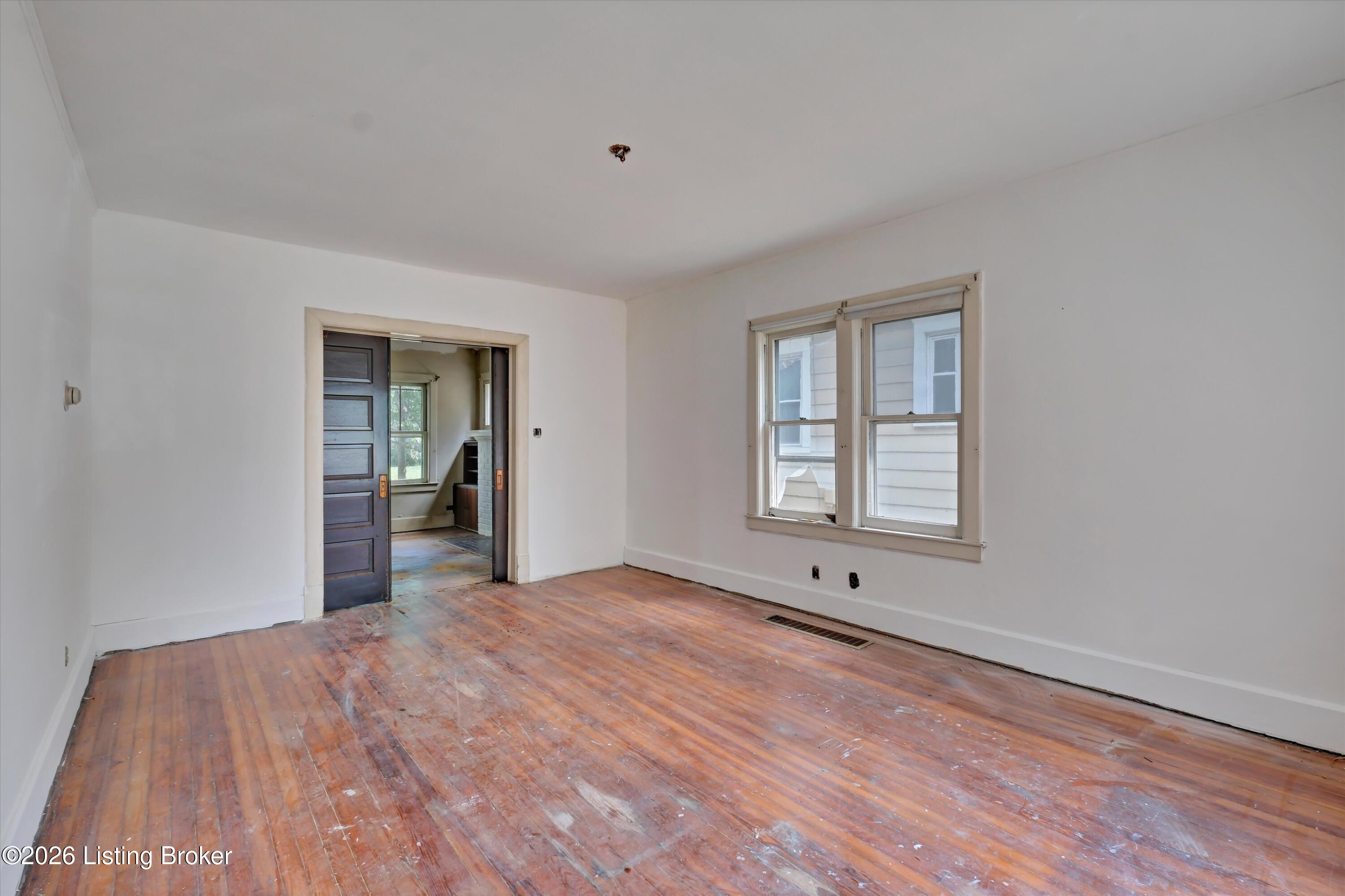420 E Lee St Property Photo 11