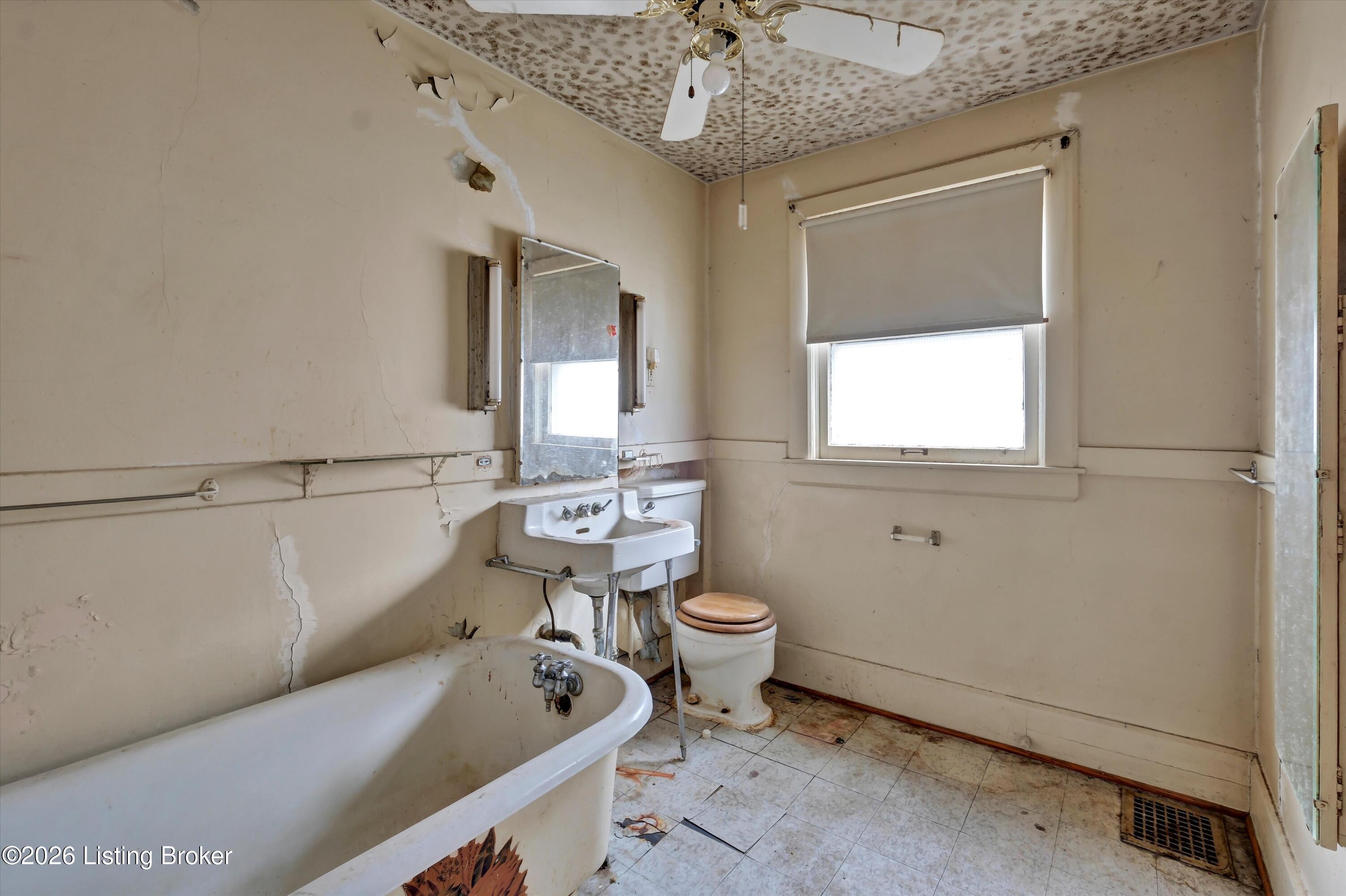 420 E Lee St Property Photo 18