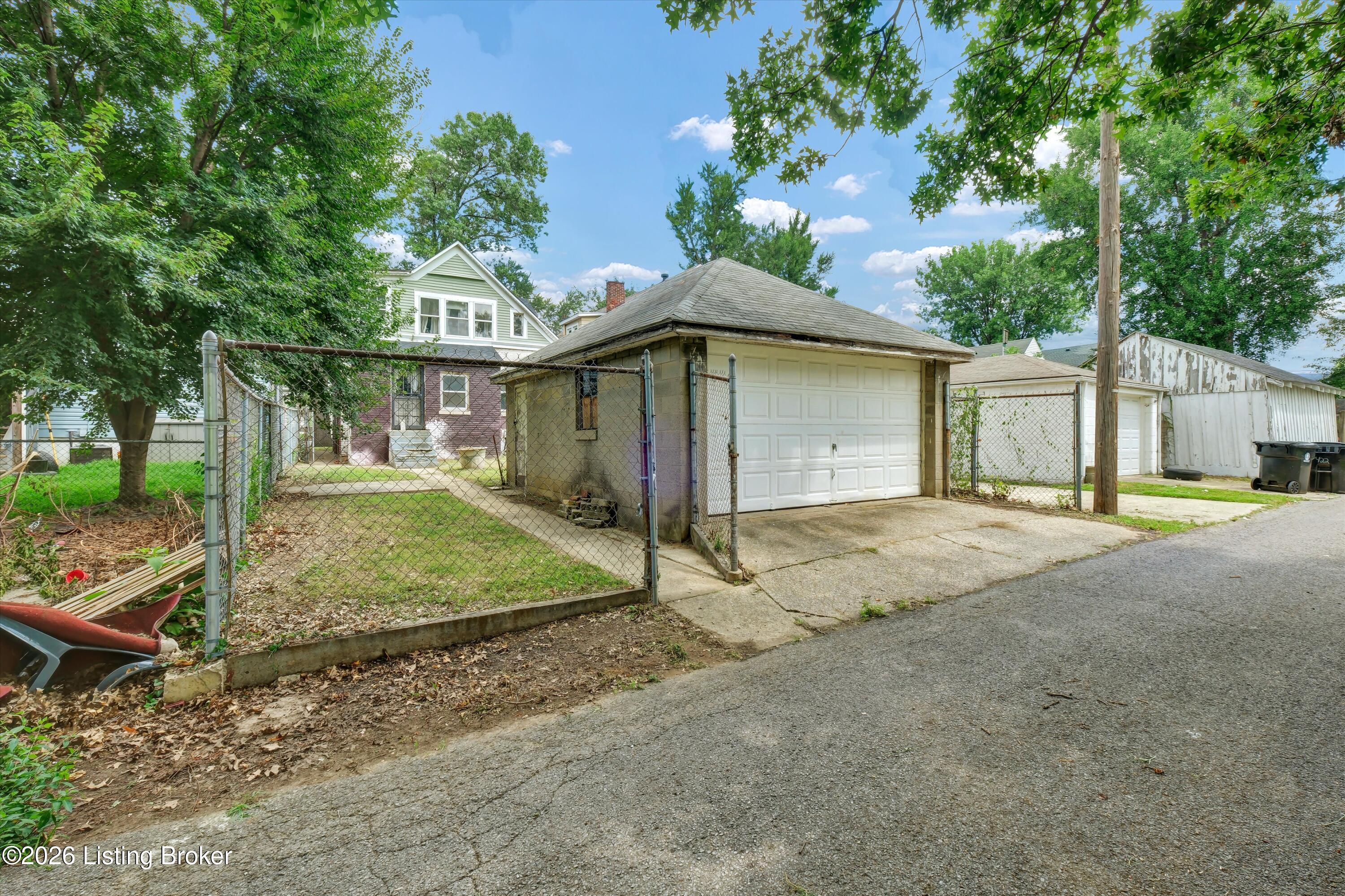 420 E Lee St Property Photo 22