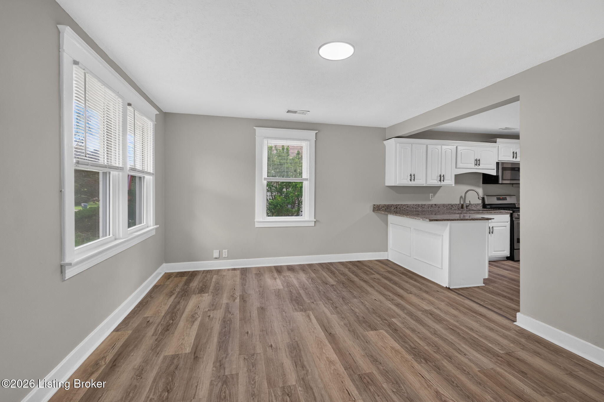 11905 Wetherby Ave Property Photo 6