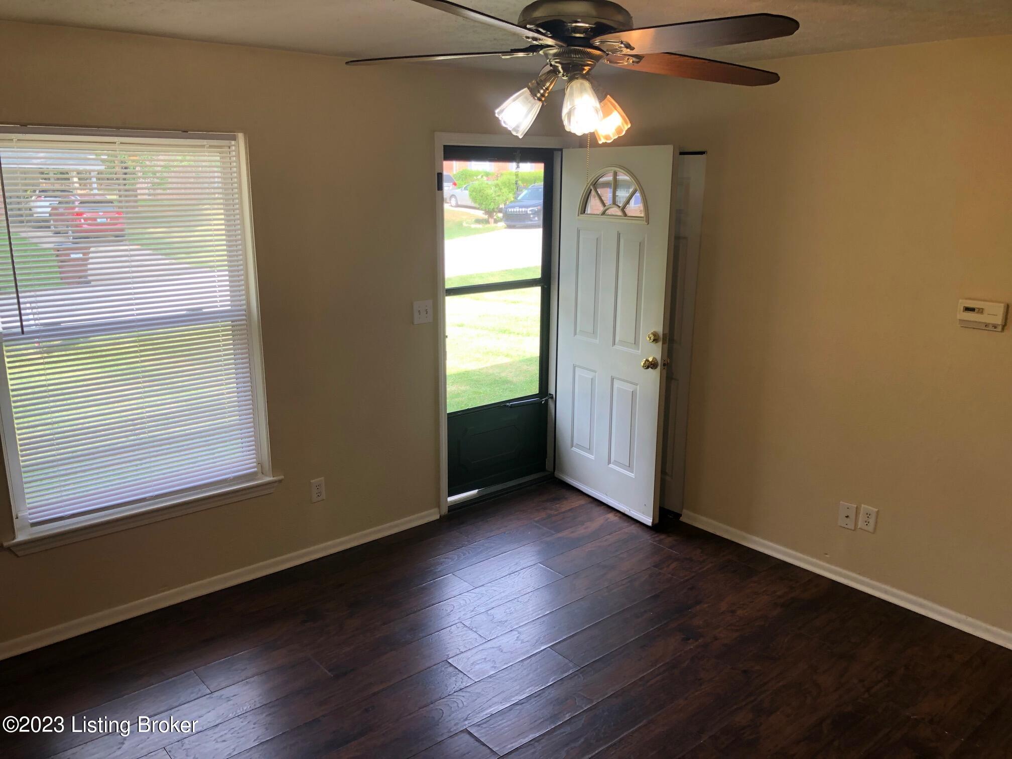 11408 Center Hill Ct Property Photo 3