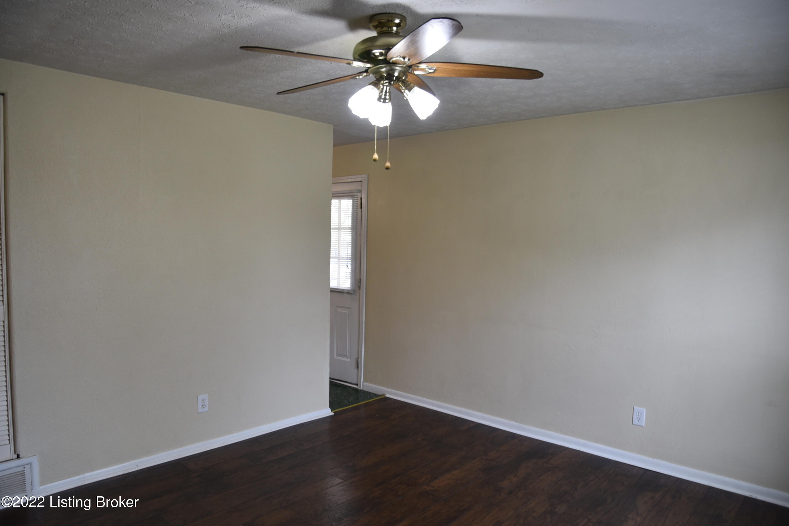 11408 Center Hill Ct Property Photo 6