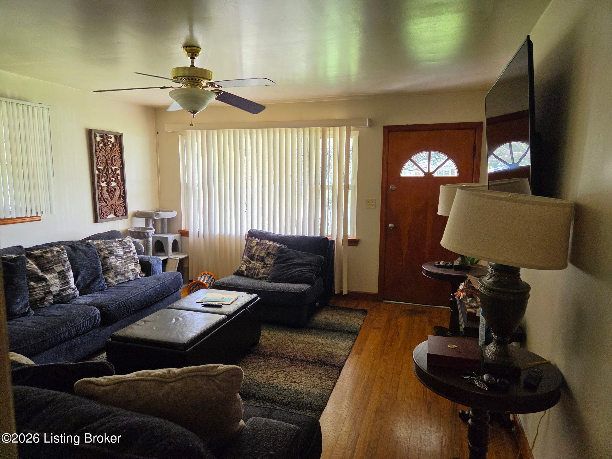 9721 Caven Ave Property Photo 4