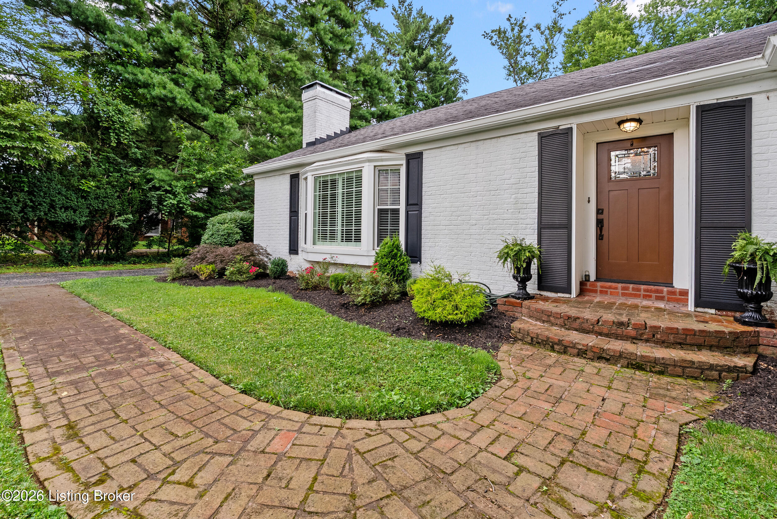 121 Blankenbaker Ln Property Photo 2