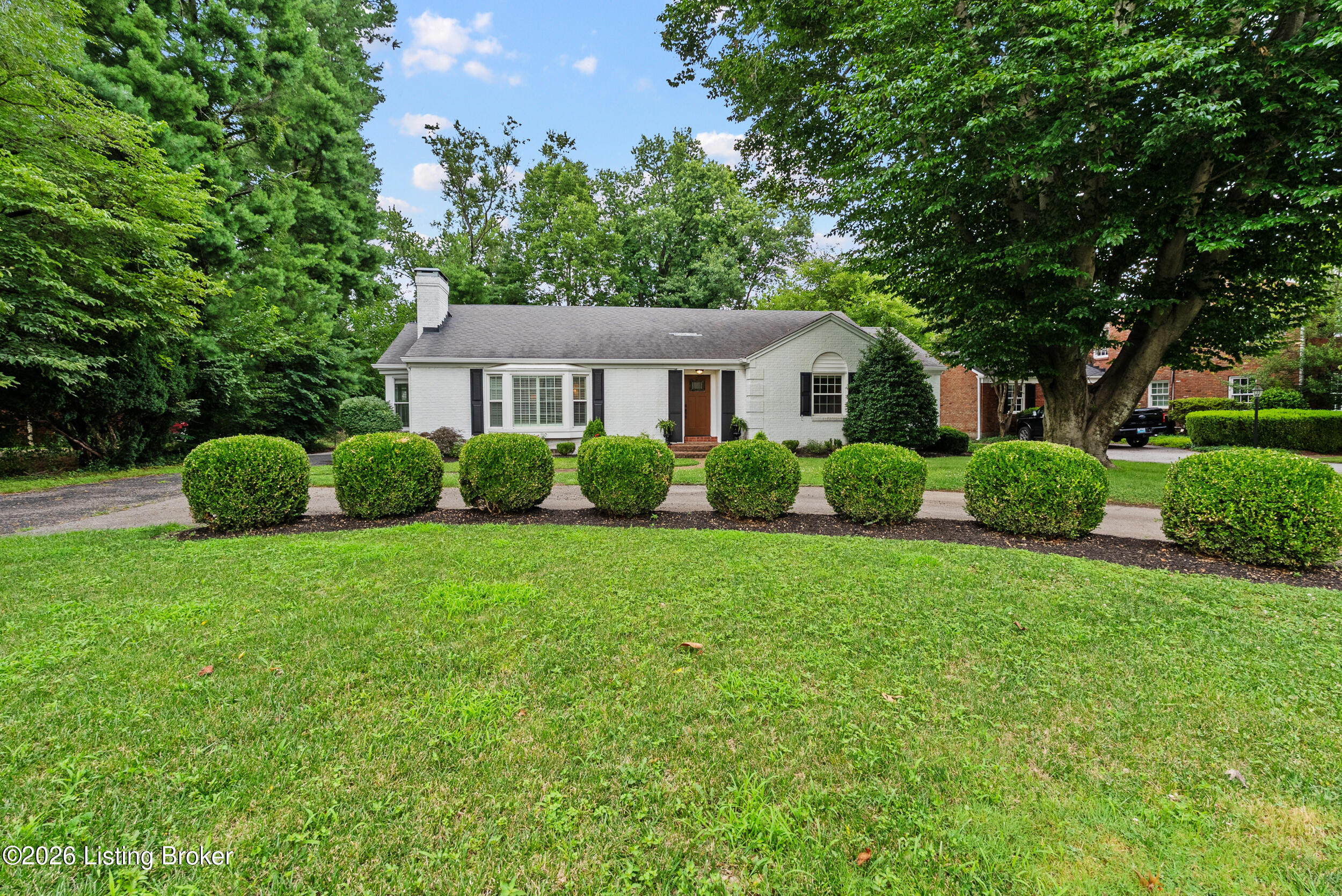 121 Blankenbaker Ln Property Photo 4