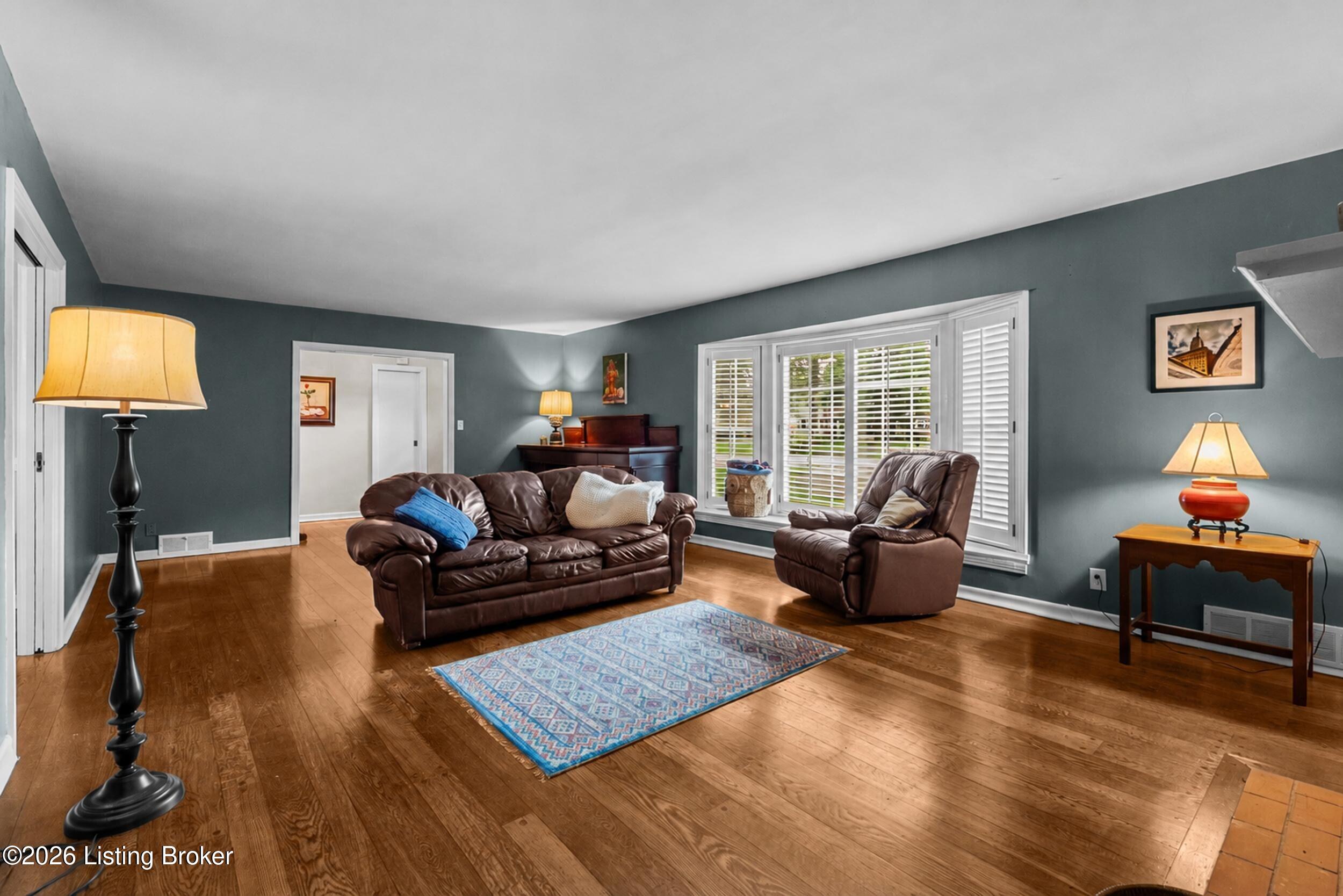 121 Blankenbaker Ln Property Photo 7