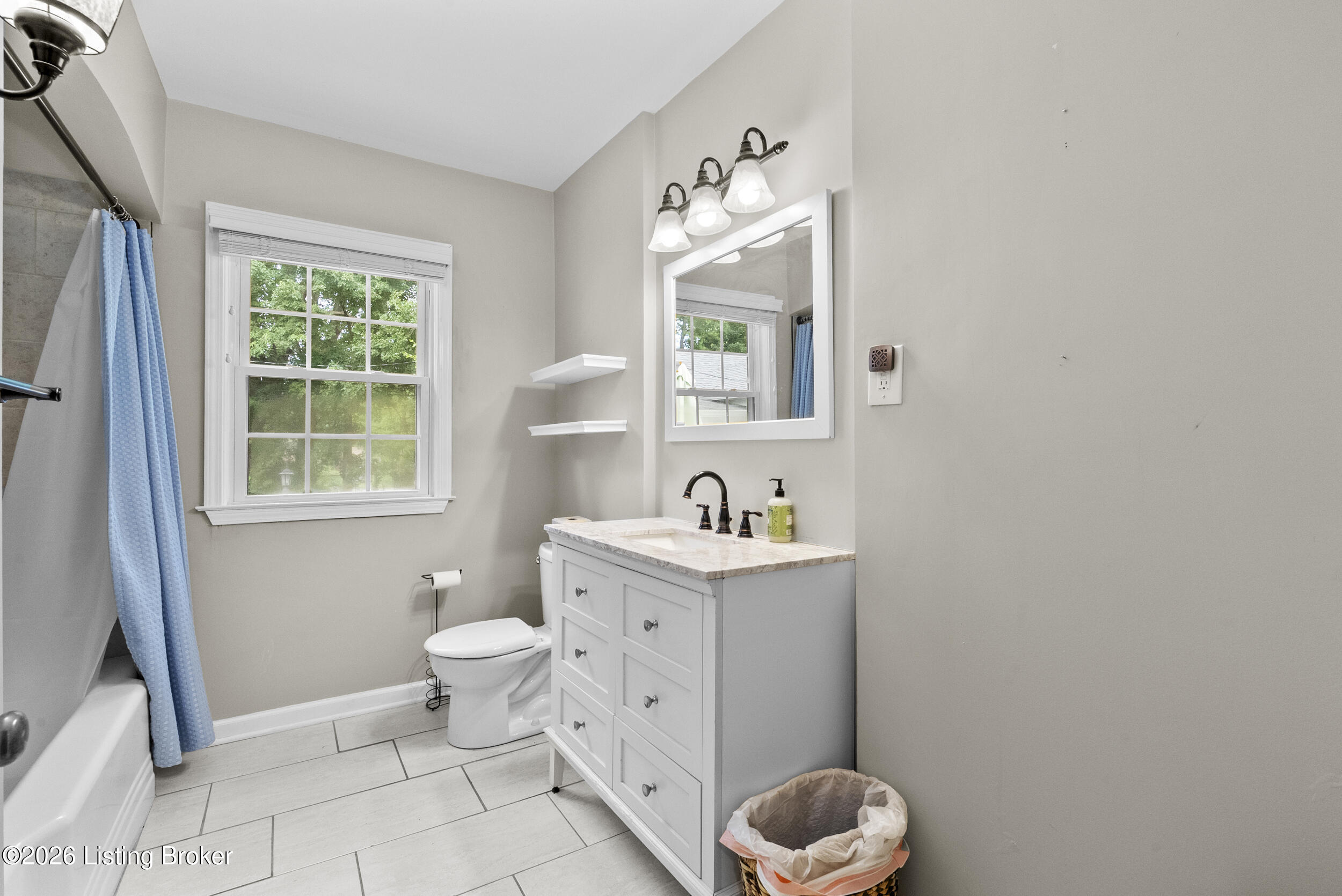 121 Blankenbaker Ln Property Photo 35
