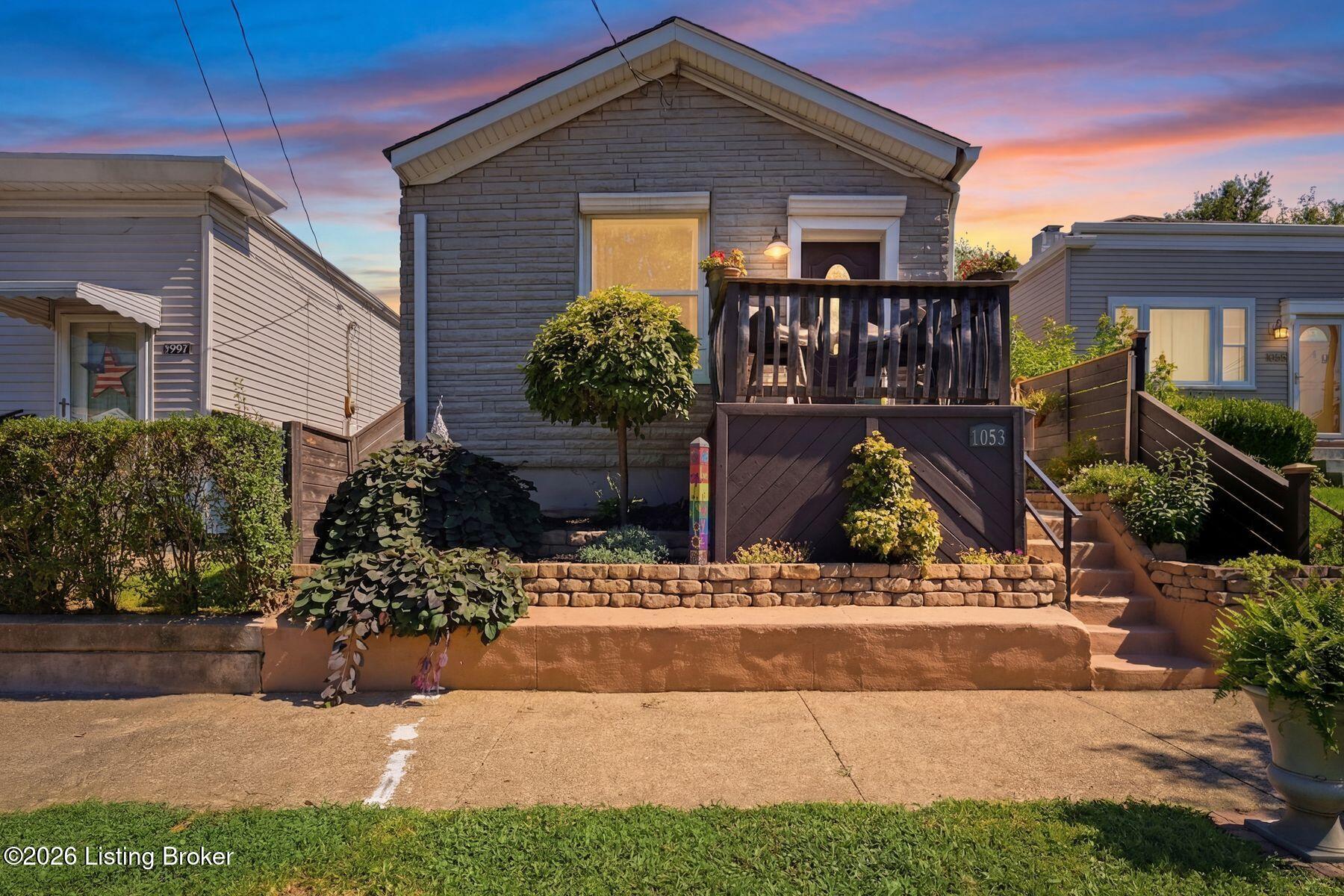 1053 Mary St Property Photo 1