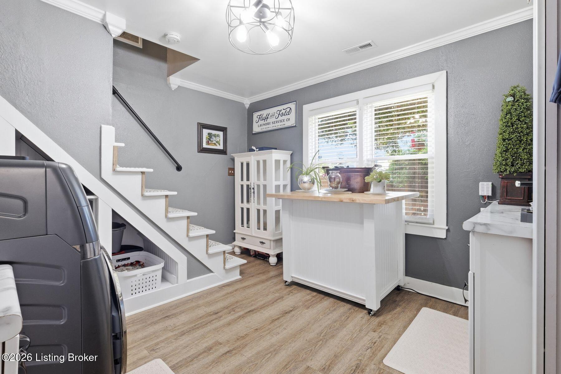 1053 Mary St Property Photo 28