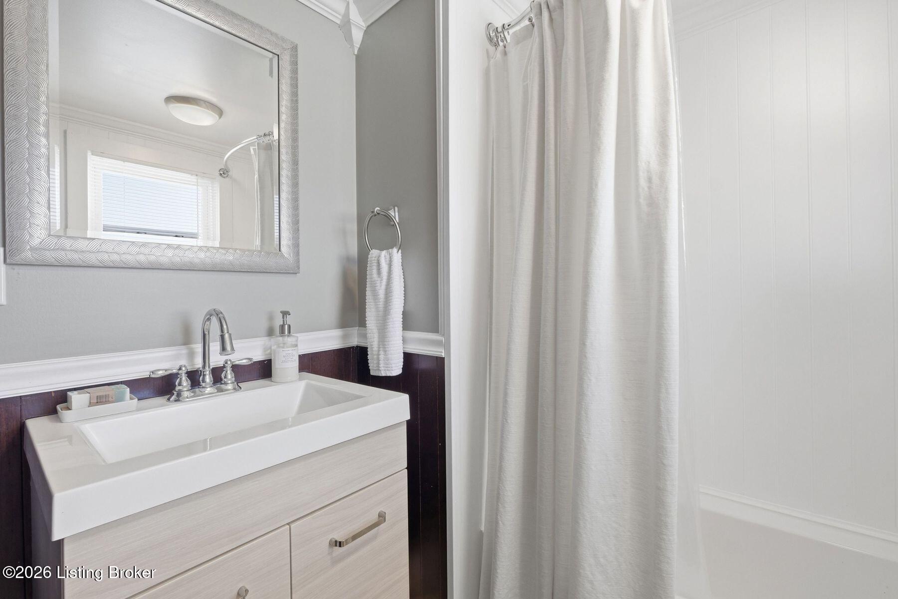 1053 Mary St Property Photo 32