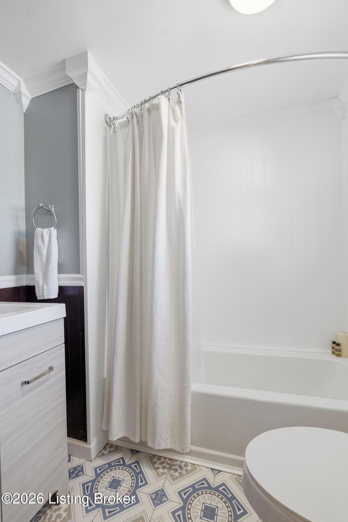 1053 Mary St Property Photo 33