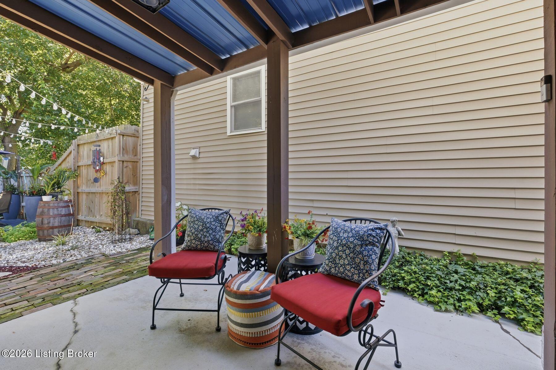 1053 Mary St Property Photo 36