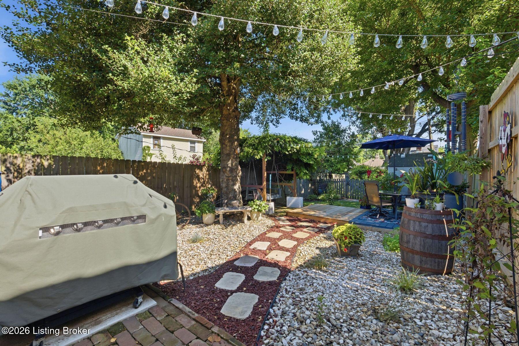 1053 Mary St Property Photo 38