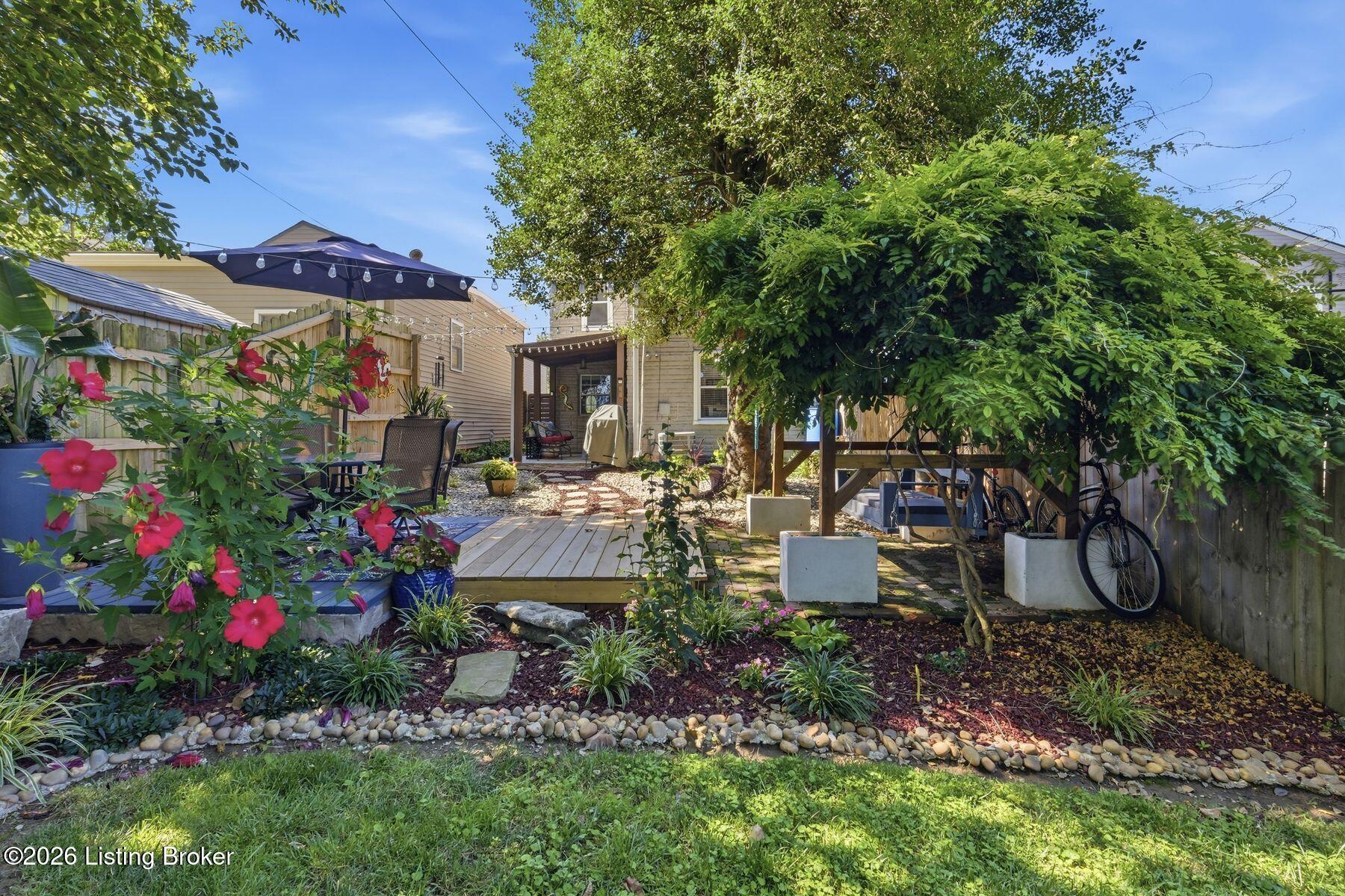 1053 Mary St Property Photo 44
