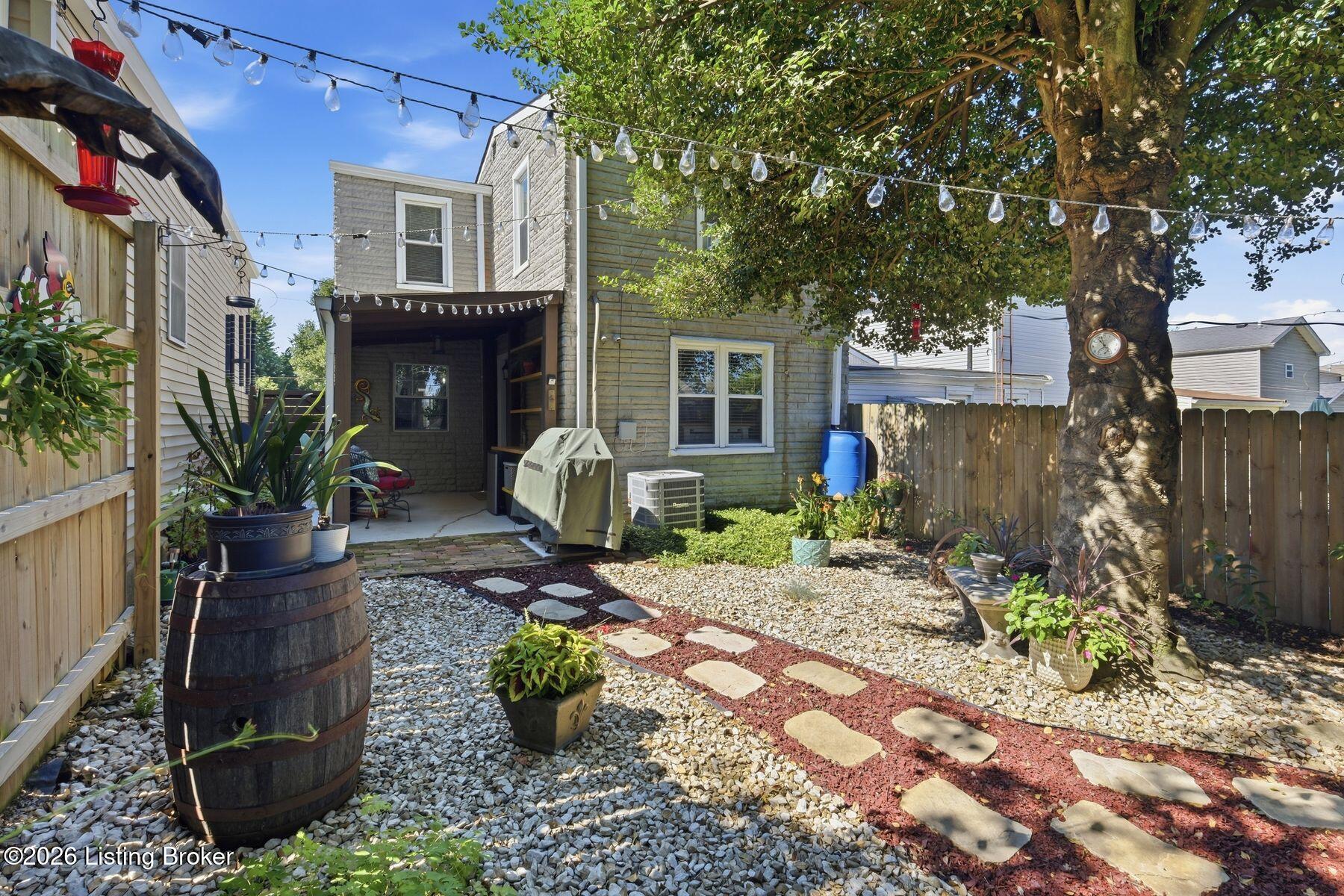 1053 Mary St Property Photo 45