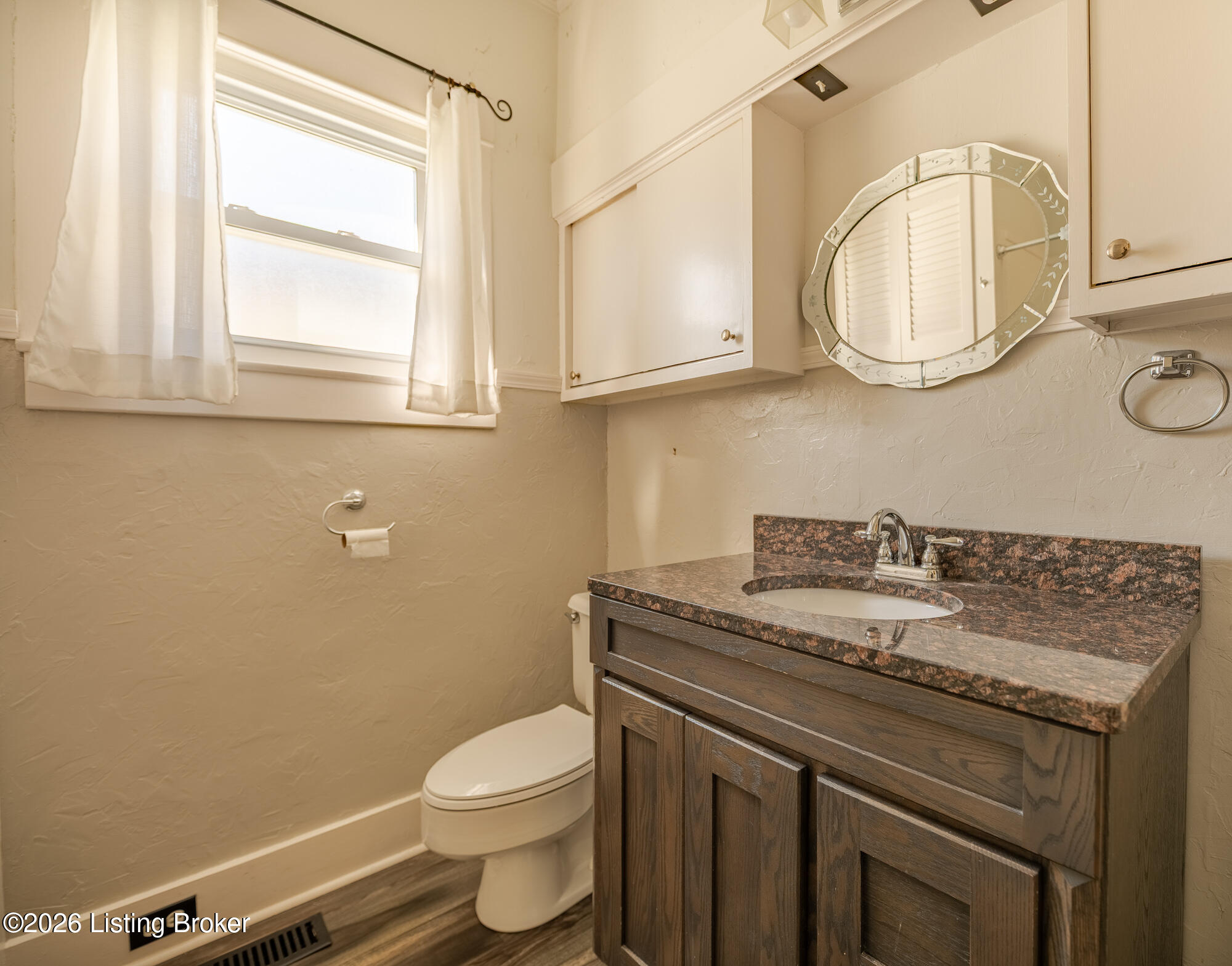 2208 S Shelby St Property Photo 9