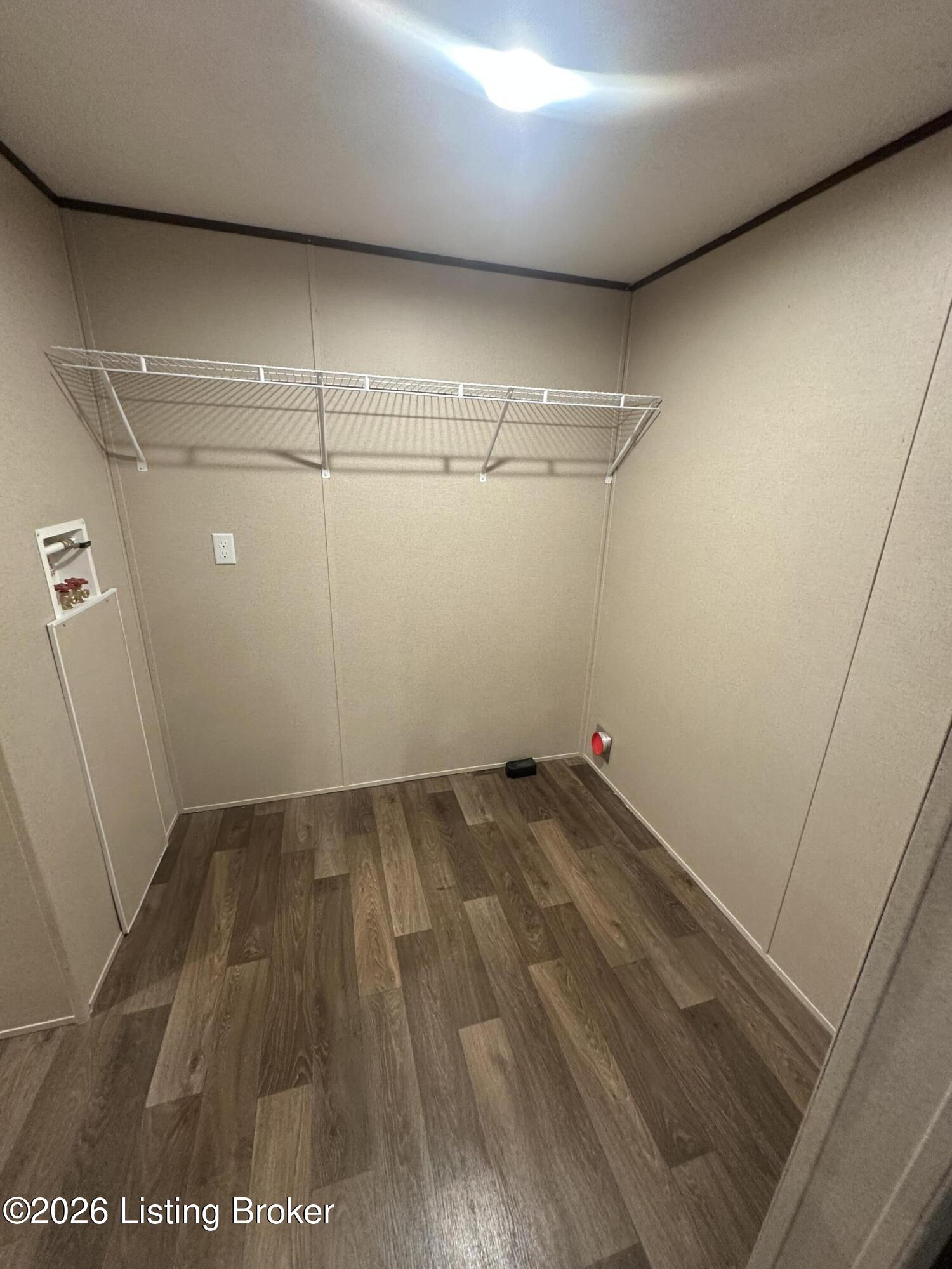 100 N Center St Property Photo 10