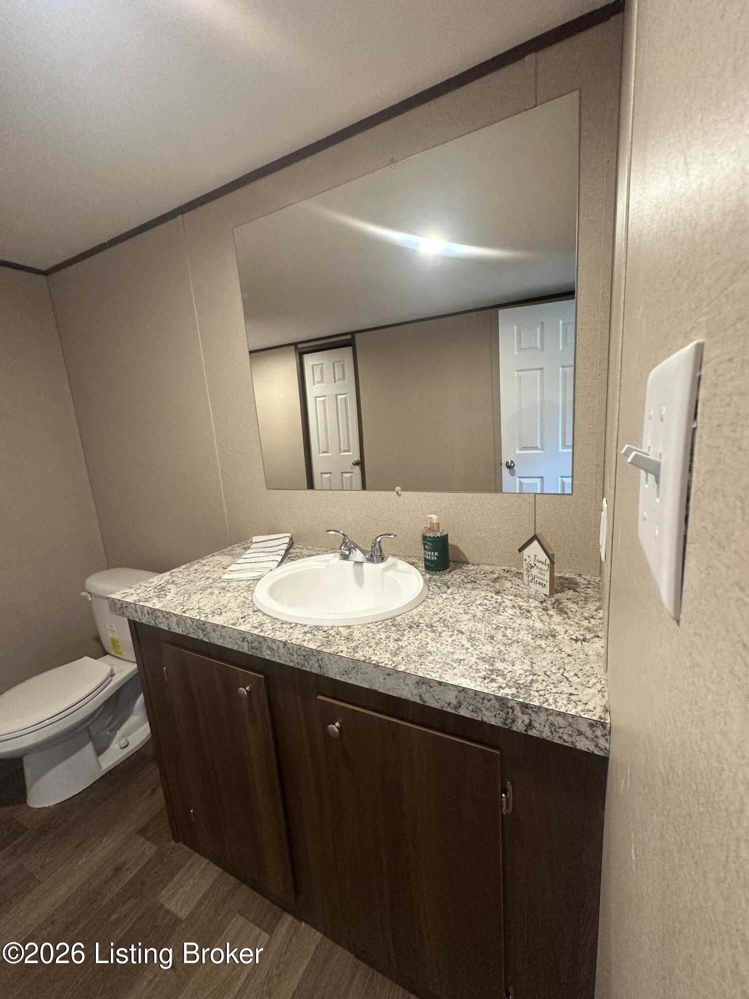100 N Center St Property Photo 14