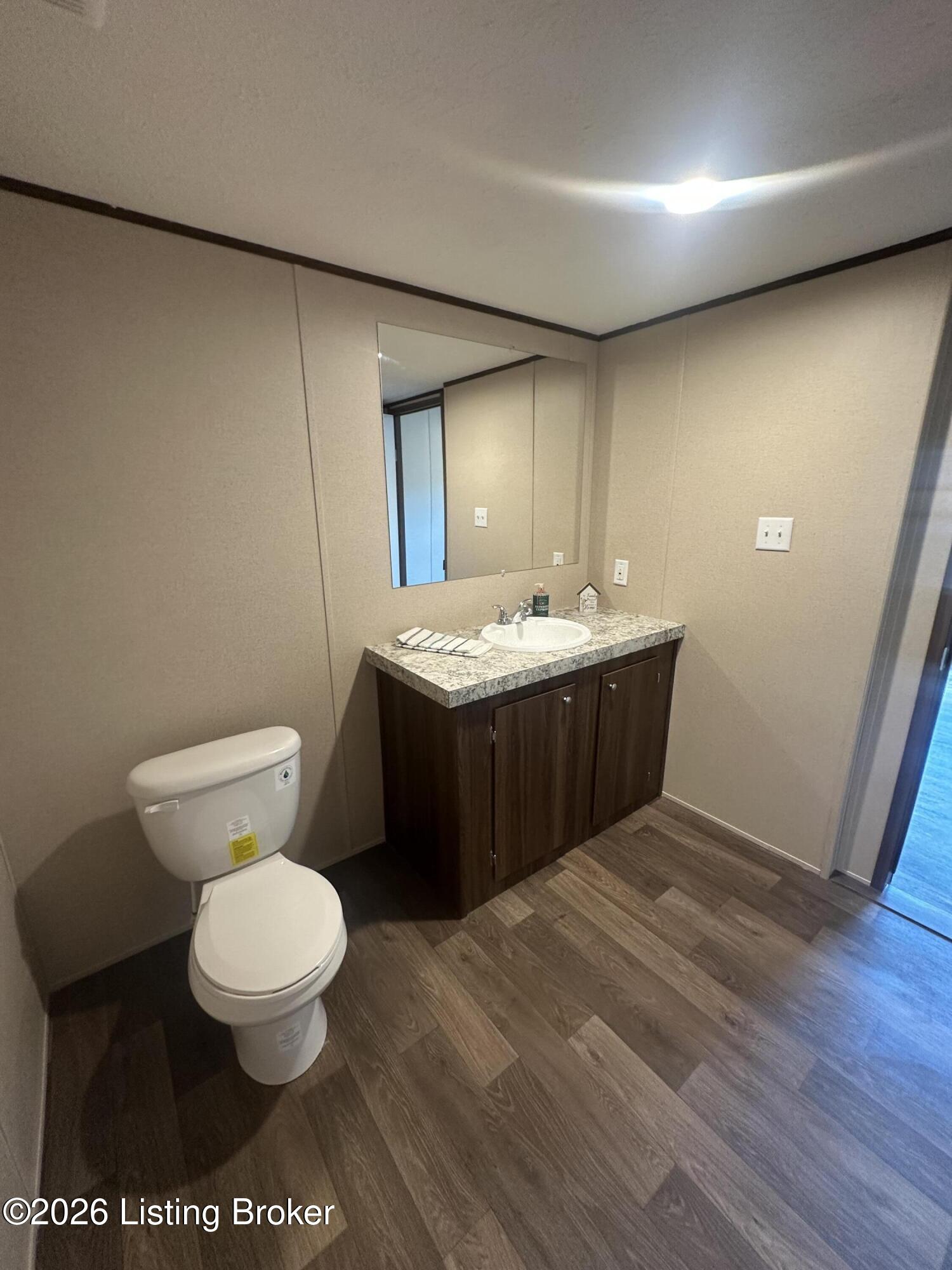100 N Center St Property Photo 16