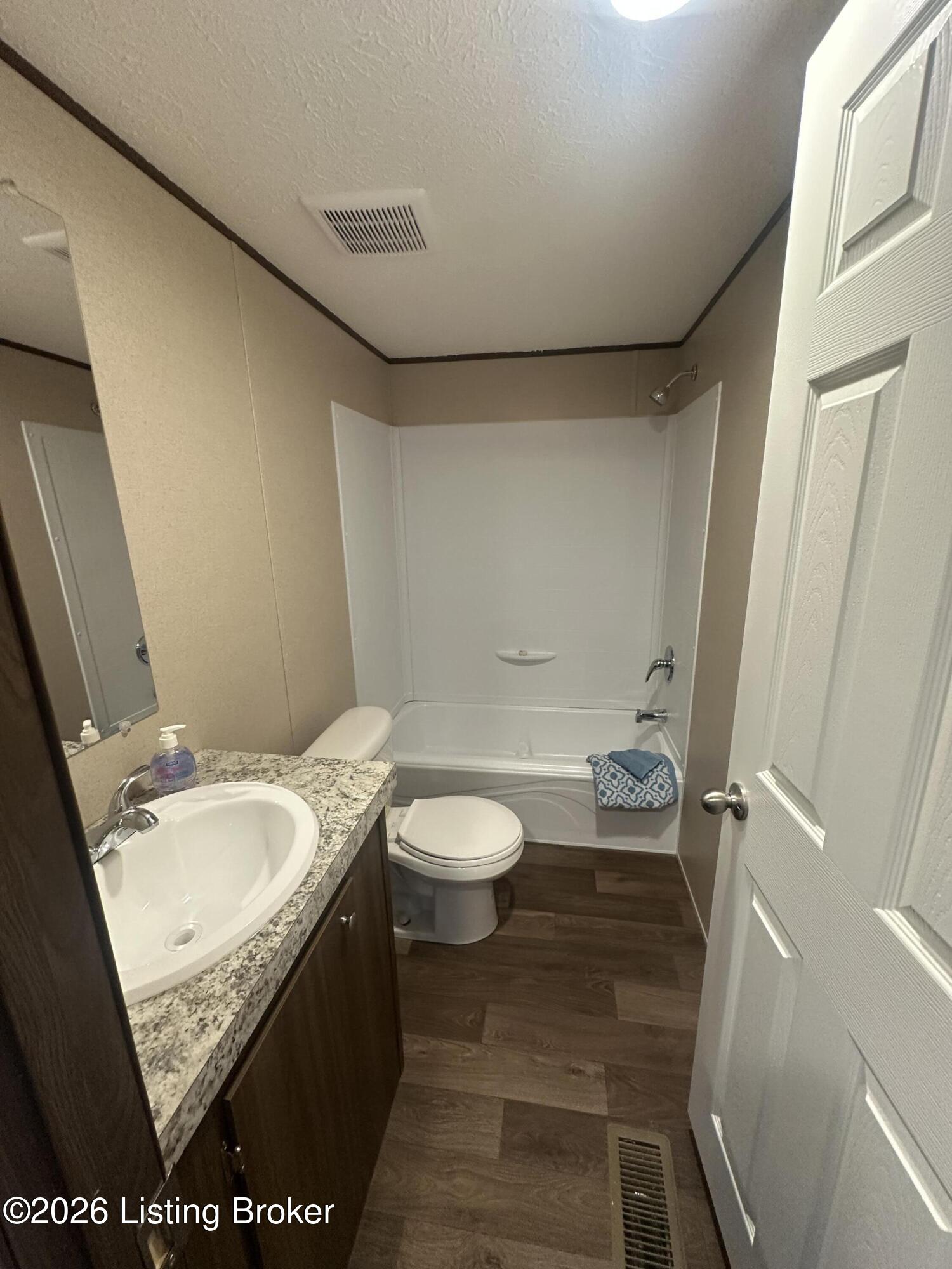 100 N Center St Property Photo 20