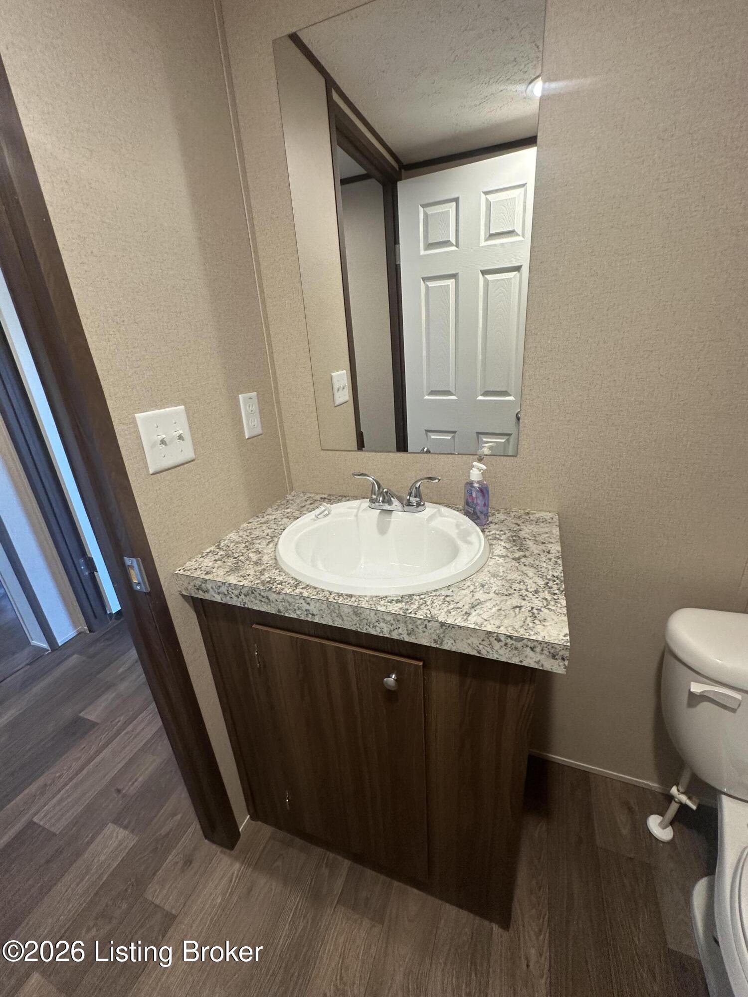 100 N Center St Property Photo 21
