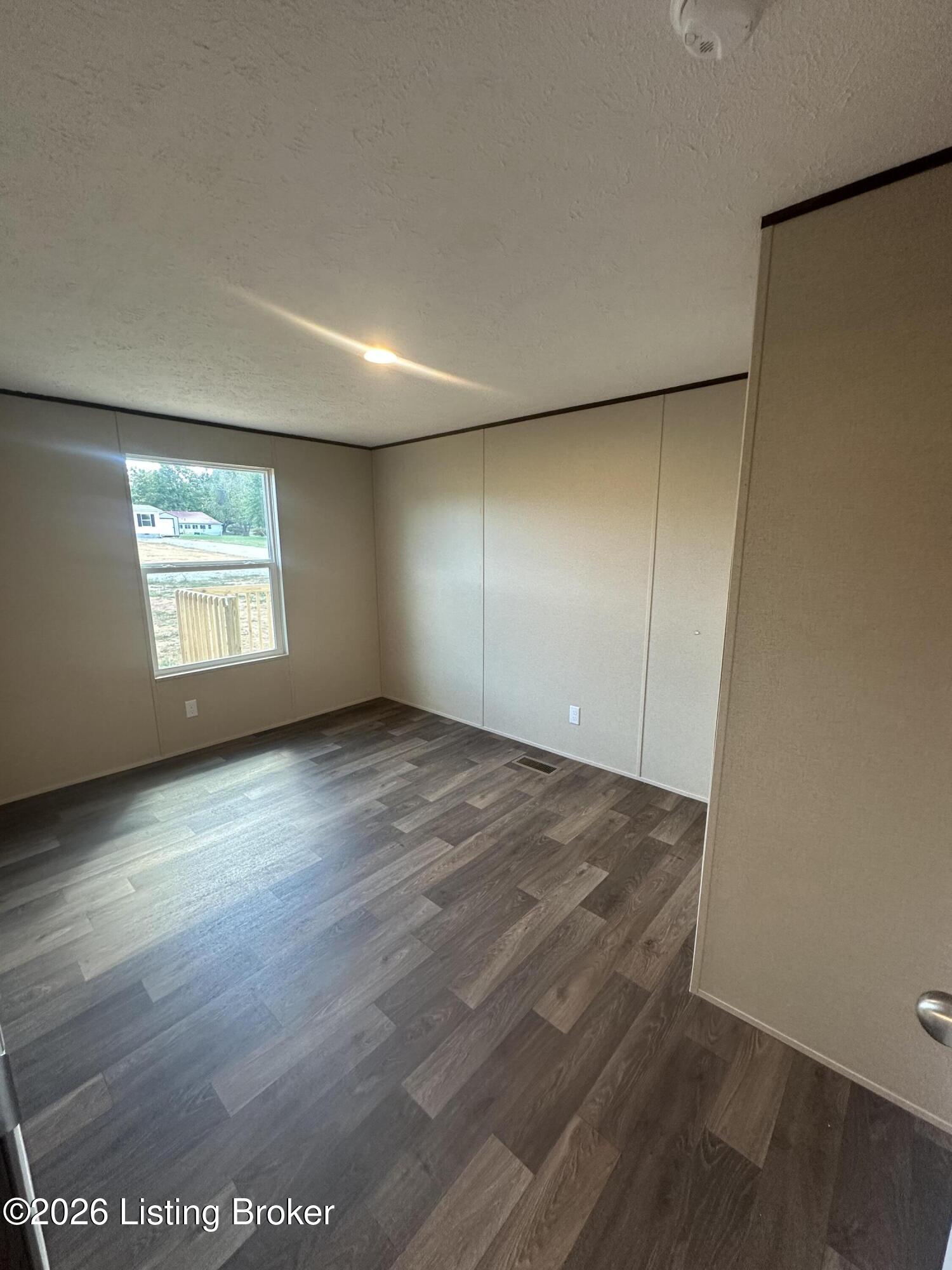 100 N Center St Property Photo 22