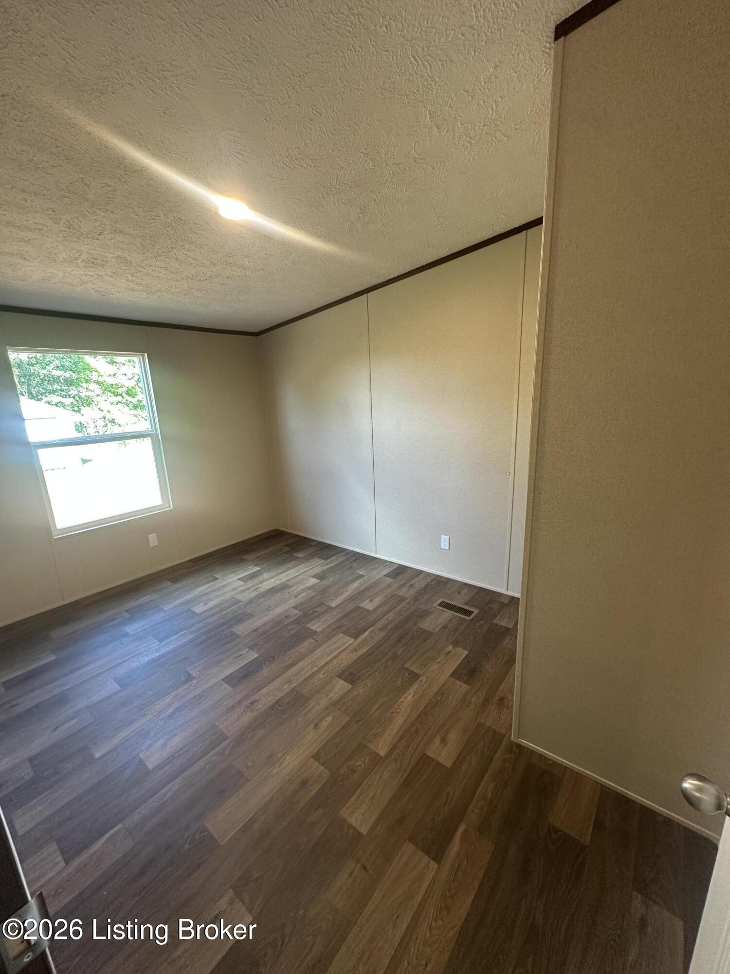 100 N Center St Property Photo 25