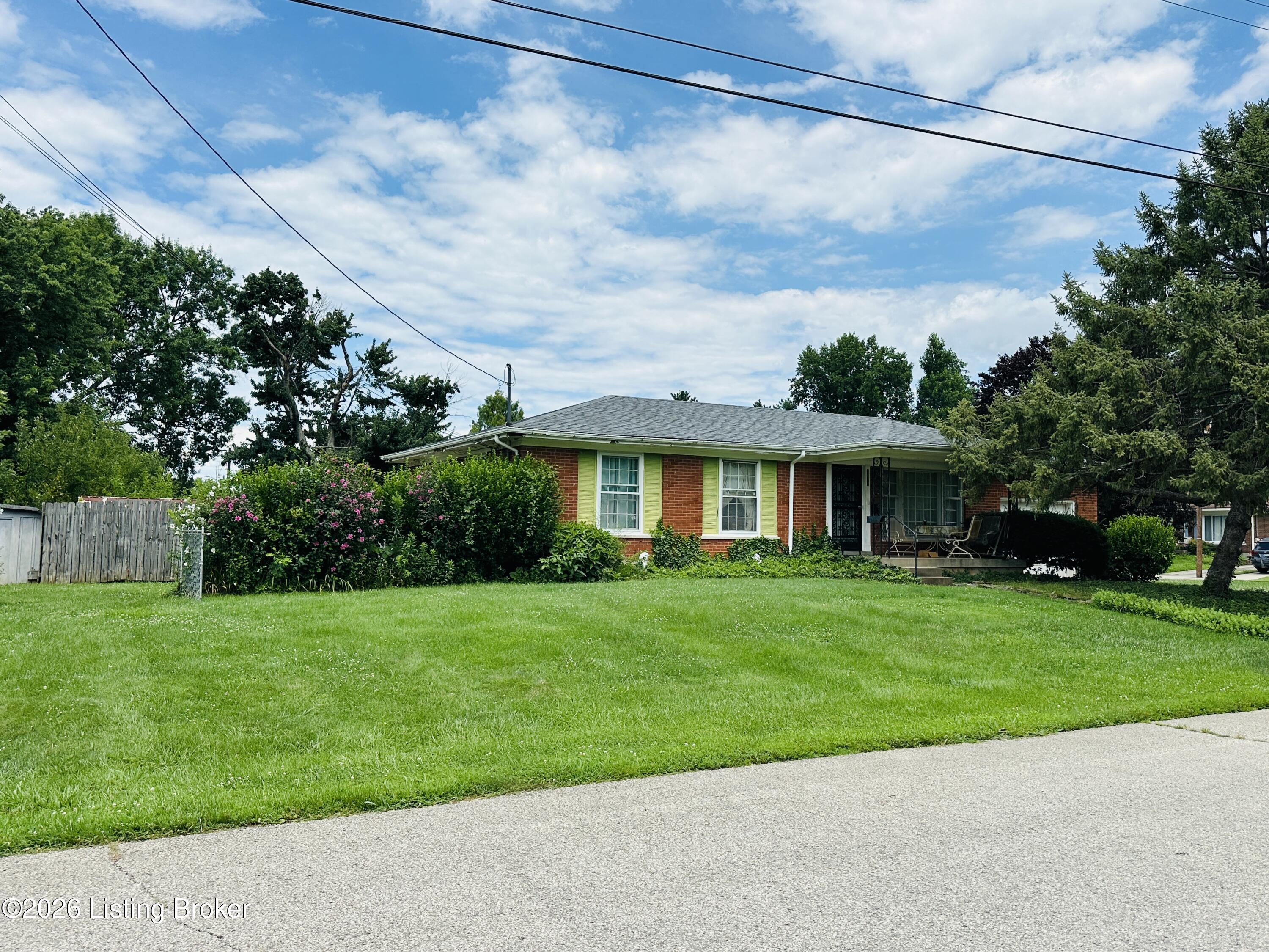 1611 Marne Ct Property Photo 2