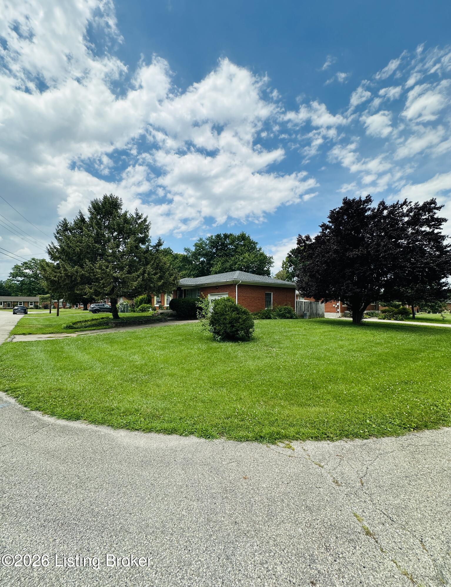 1611 Marne Ct Property Photo 3