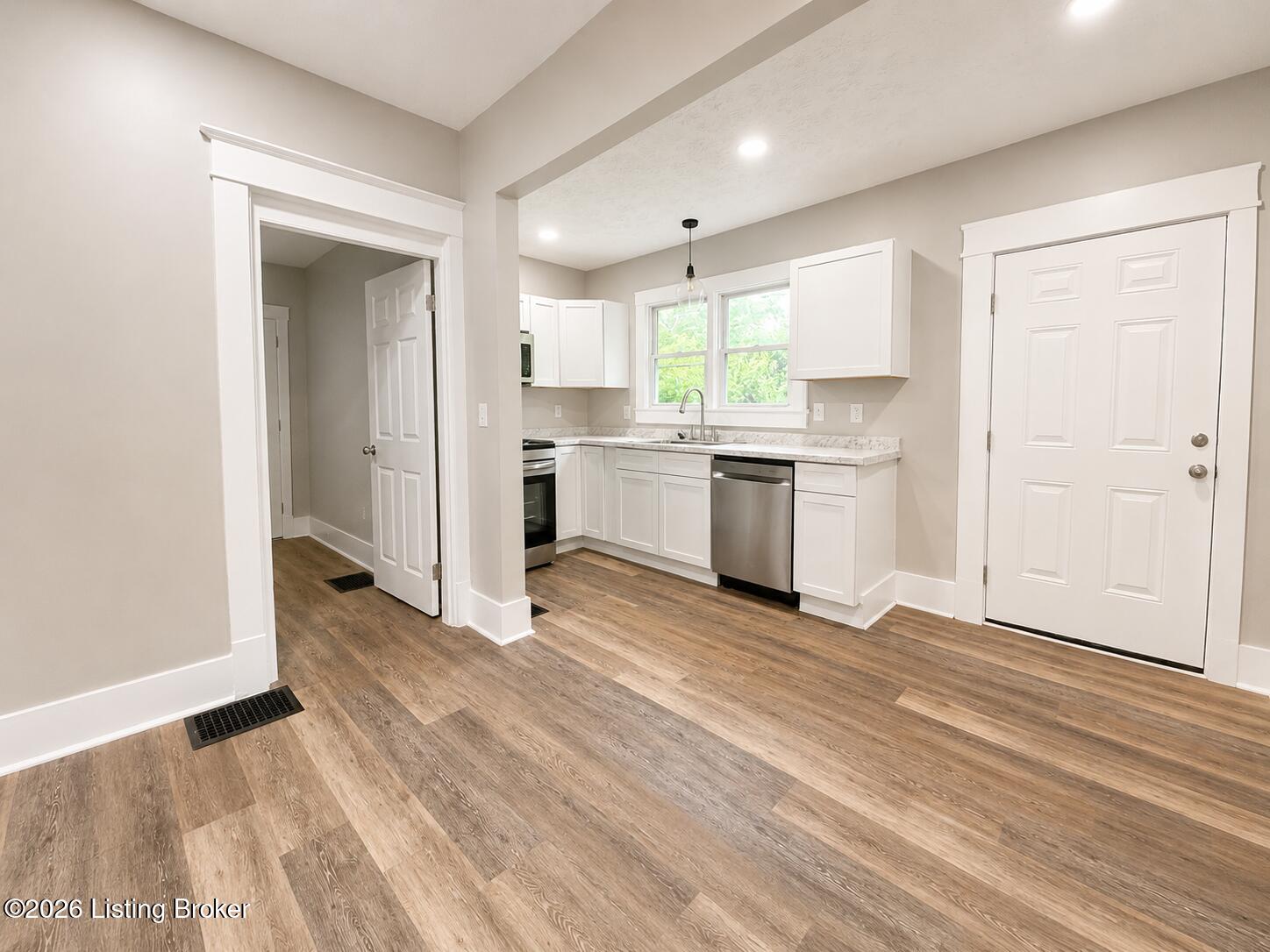 2211 Osage Ave Property Photo 7