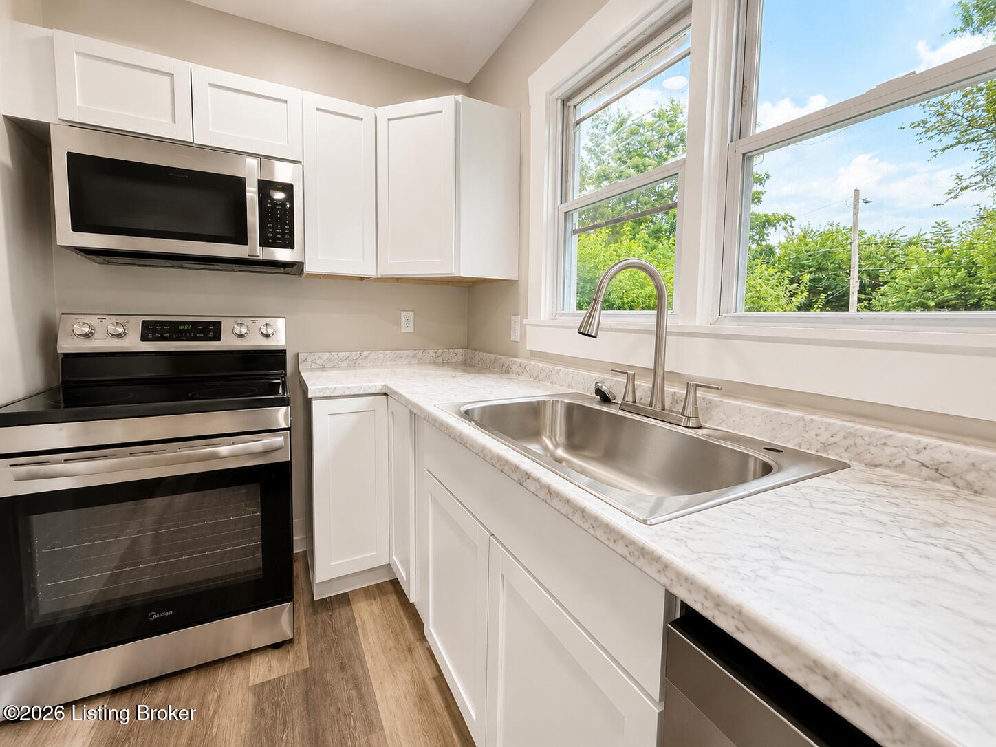 2211 Osage Ave Property Photo 8