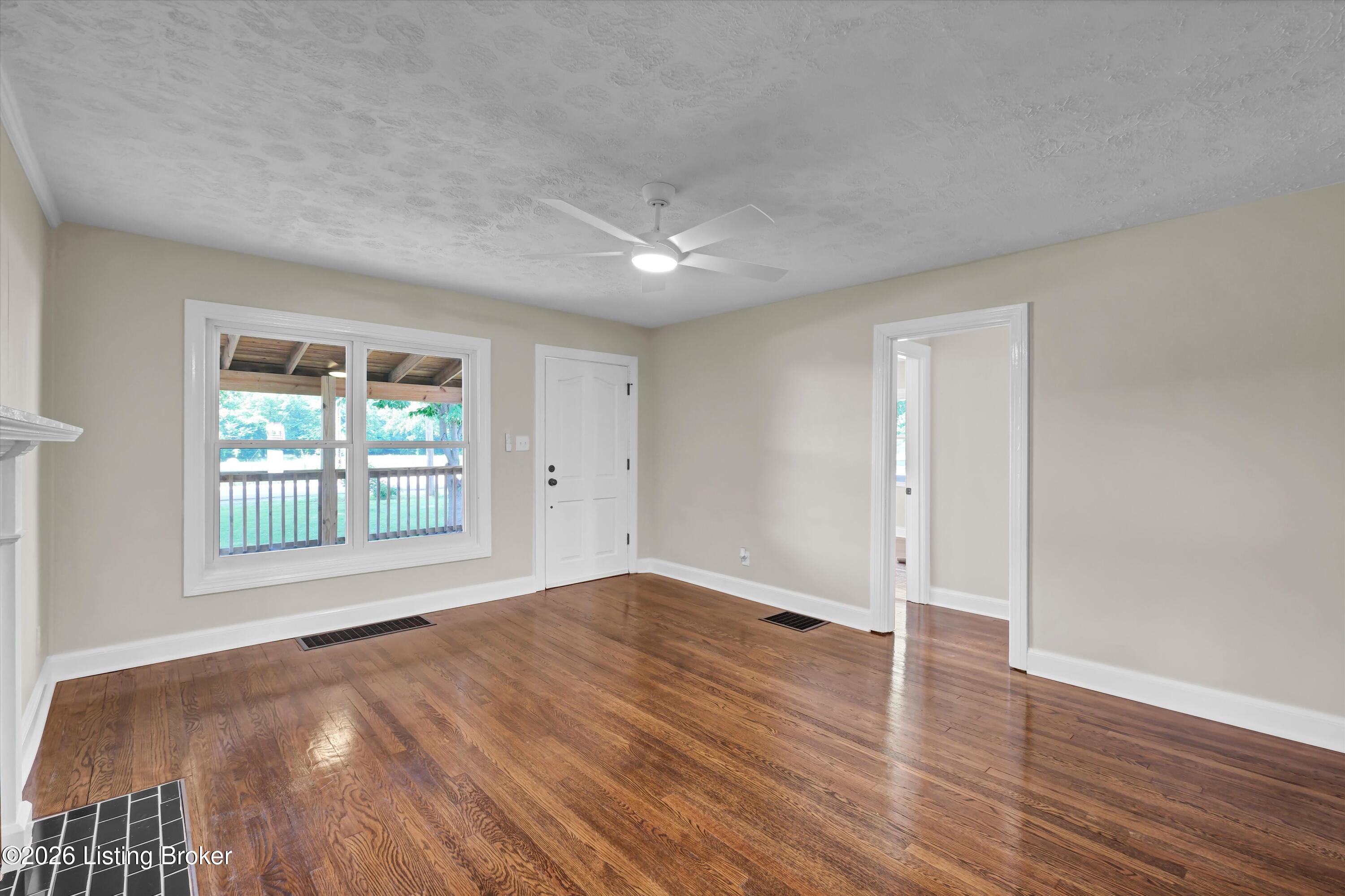 4148 Bagdad Rd Property Photo 6