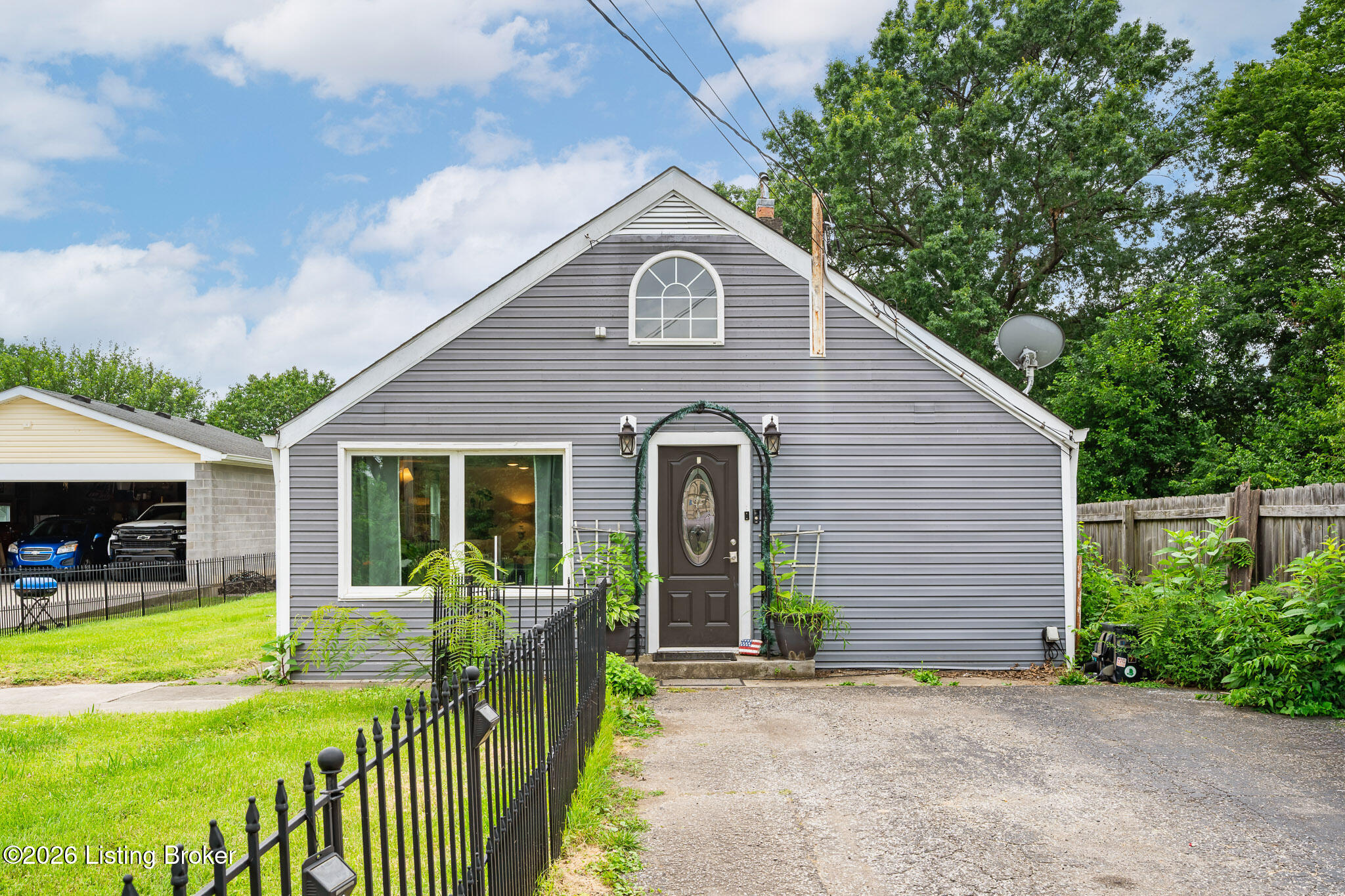 4152 Hickman Ave Property Photo 1