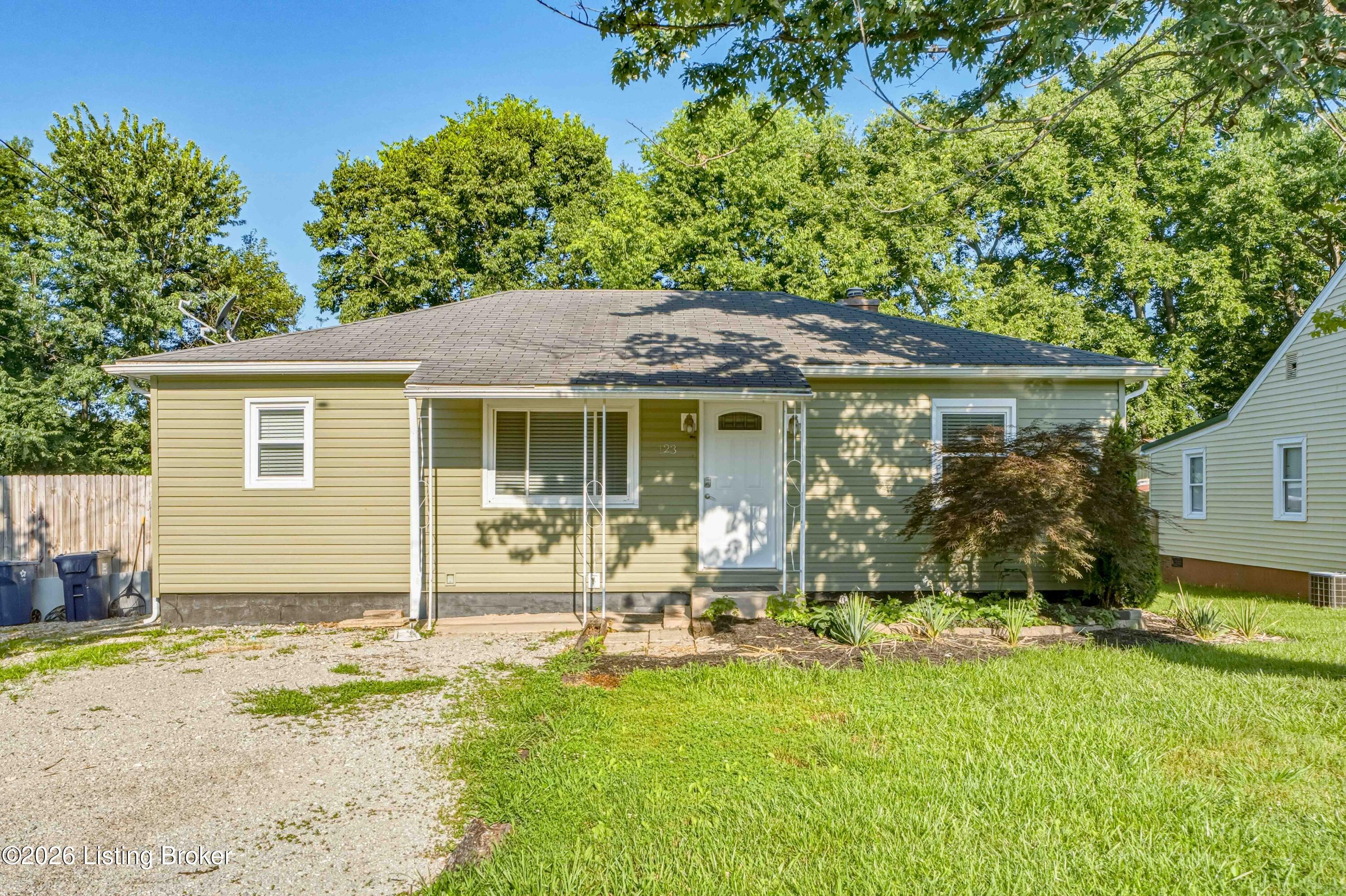 123 Eastview Cir Property Photo 1