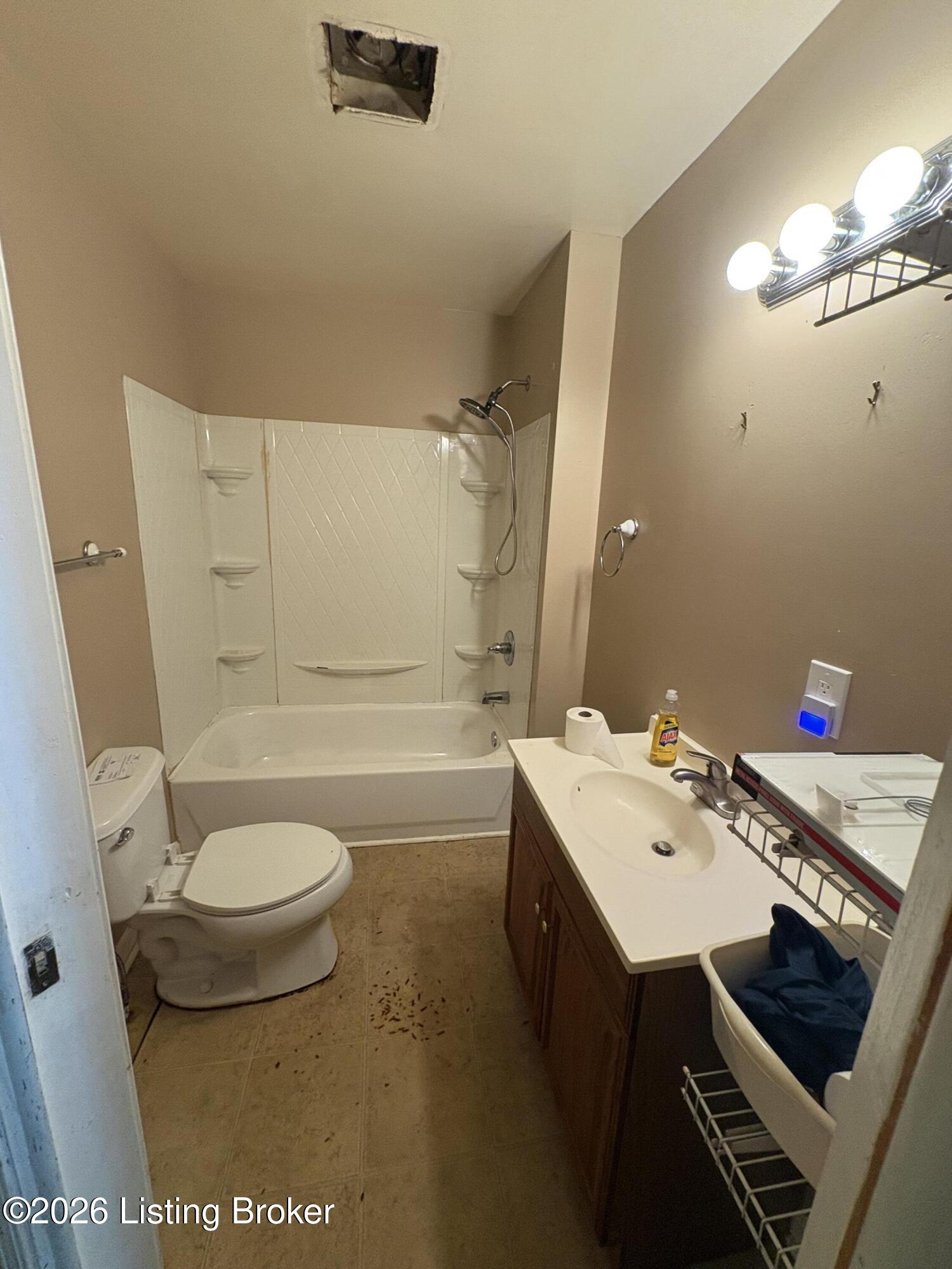 530 Camp St Property Photo 12