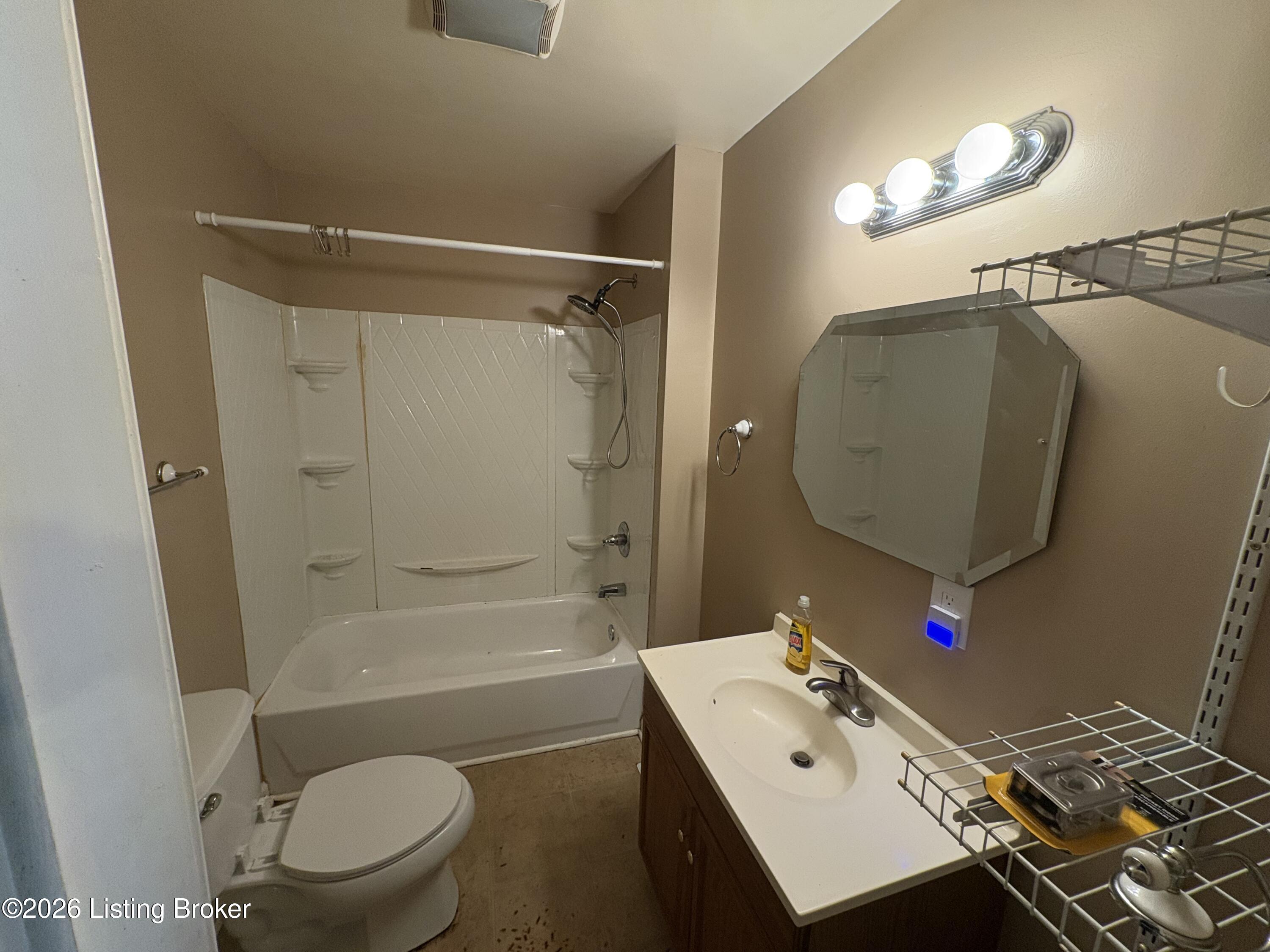 530 Camp St Property Photo 13