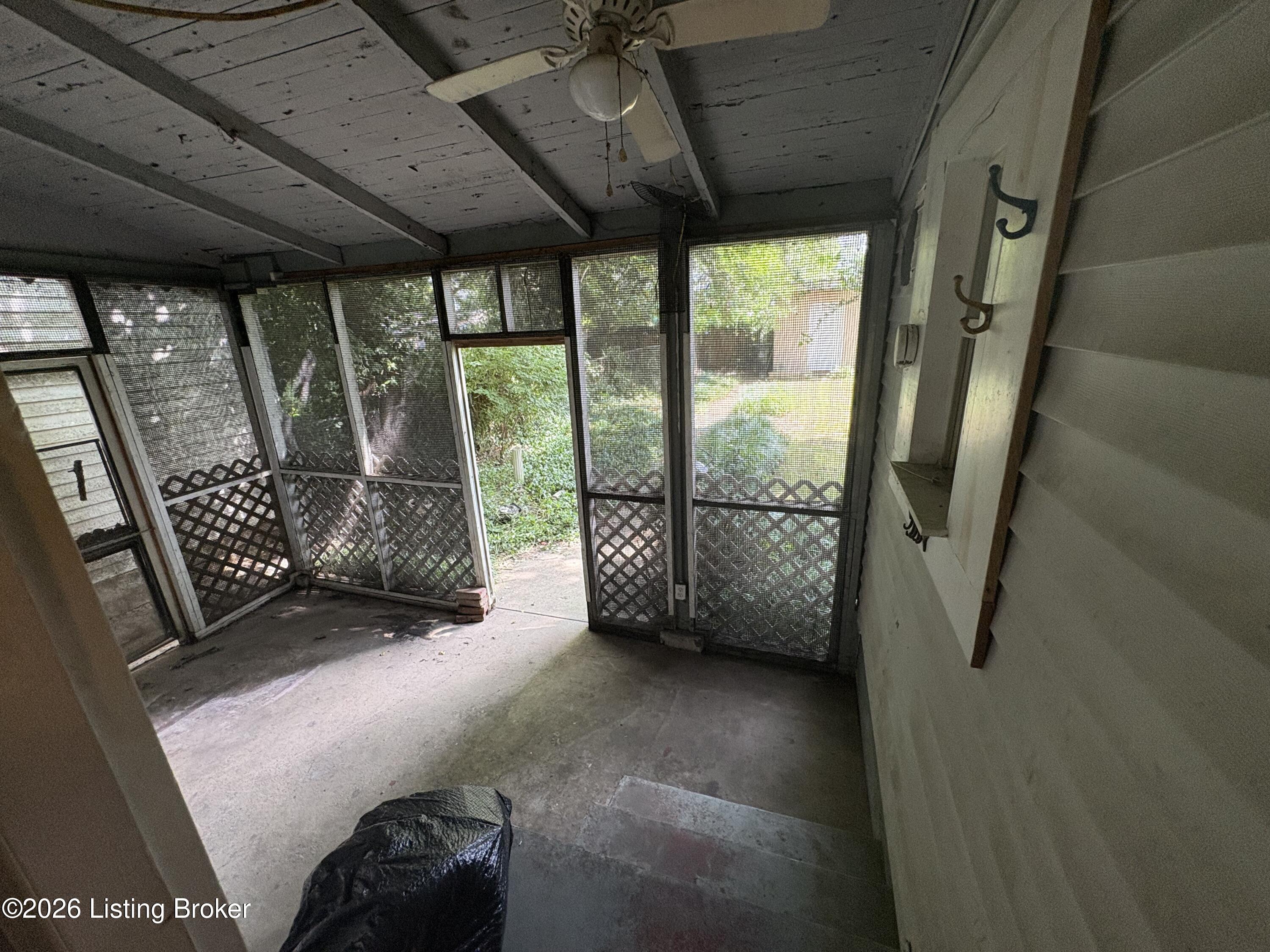 530 Camp St Property Photo 16