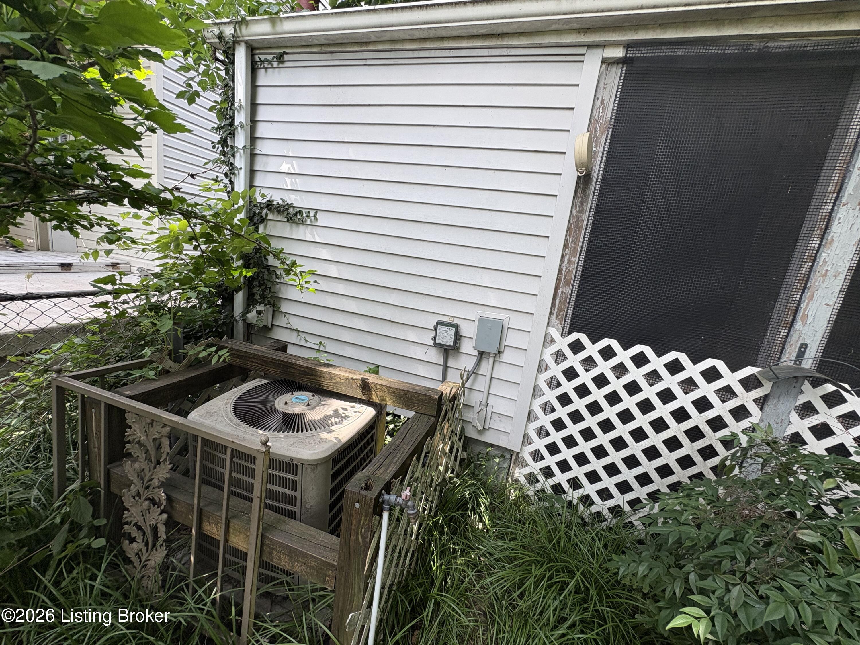 530 Camp St Property Photo 20