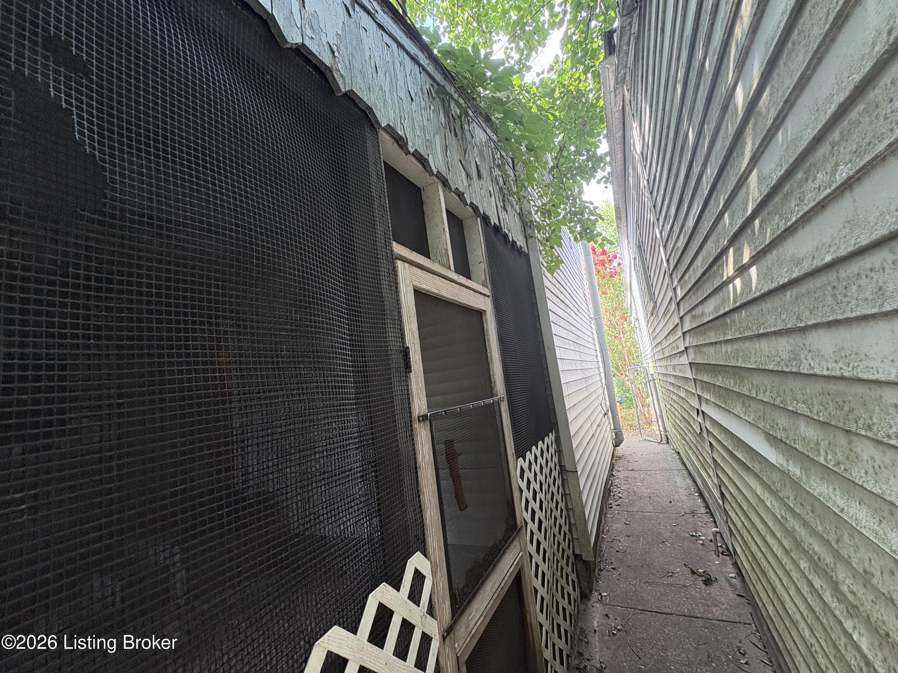 530 Camp St Property Photo 21