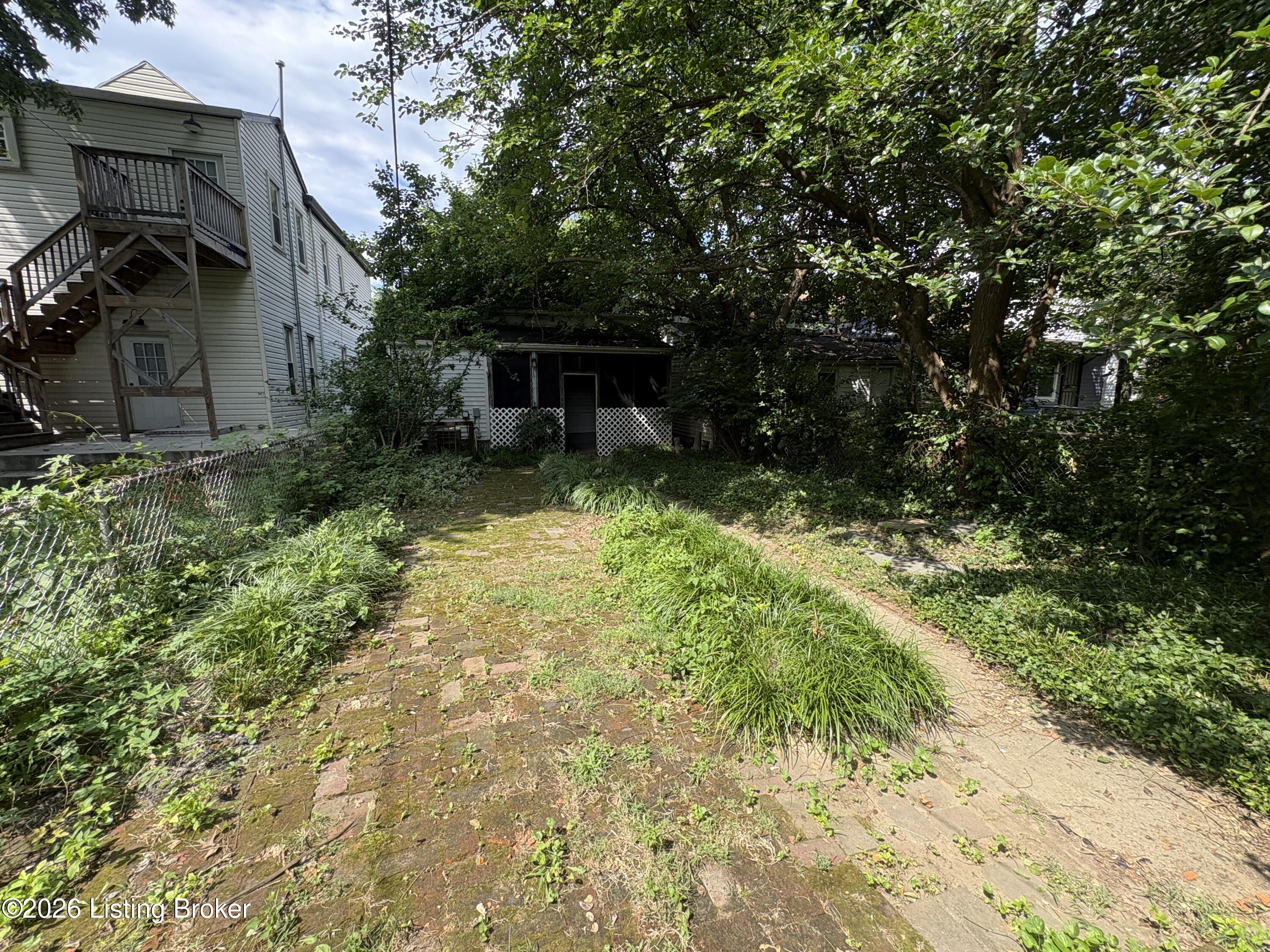 530 Camp St Property Photo 22
