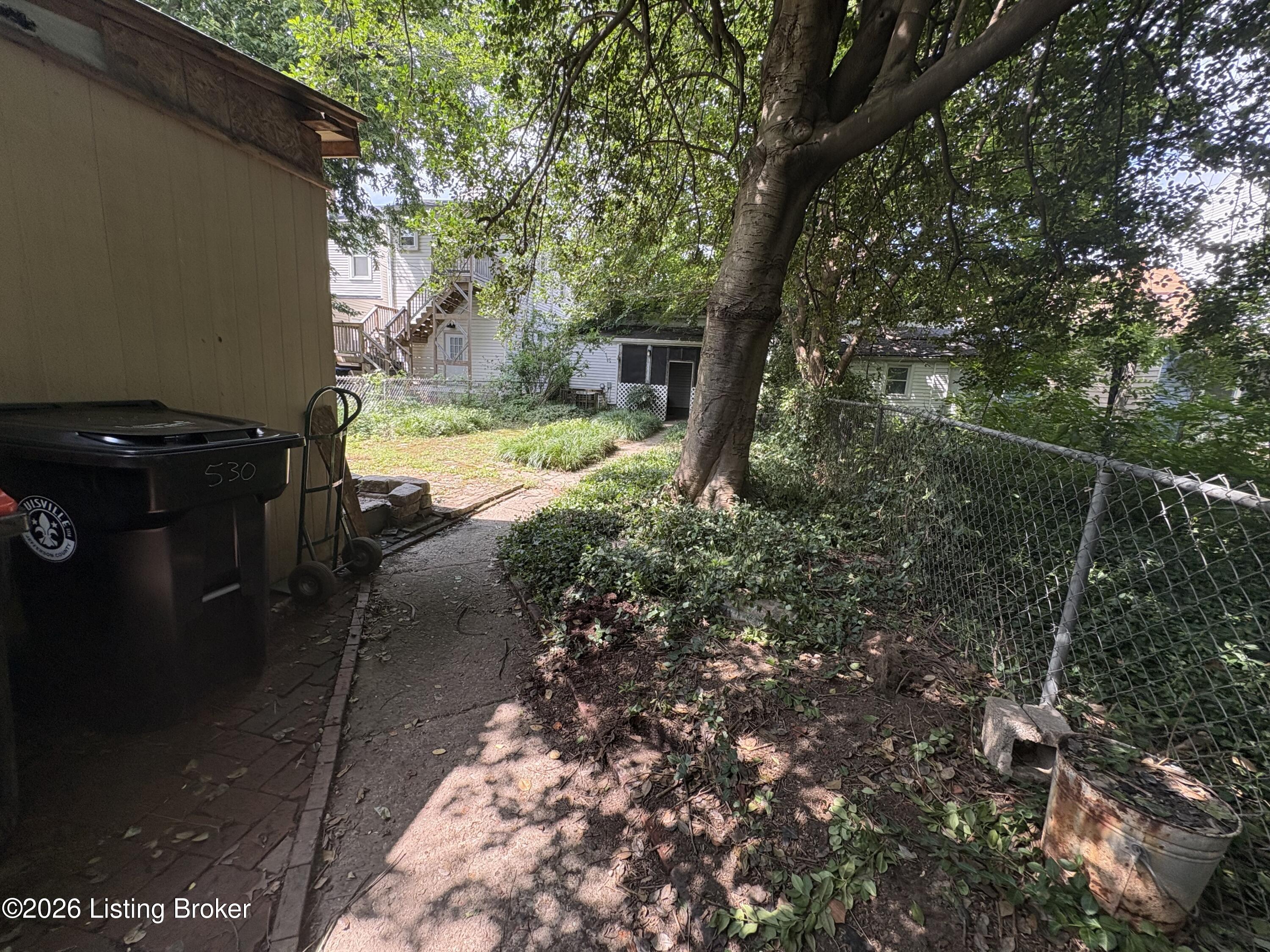530 Camp St Property Photo 23