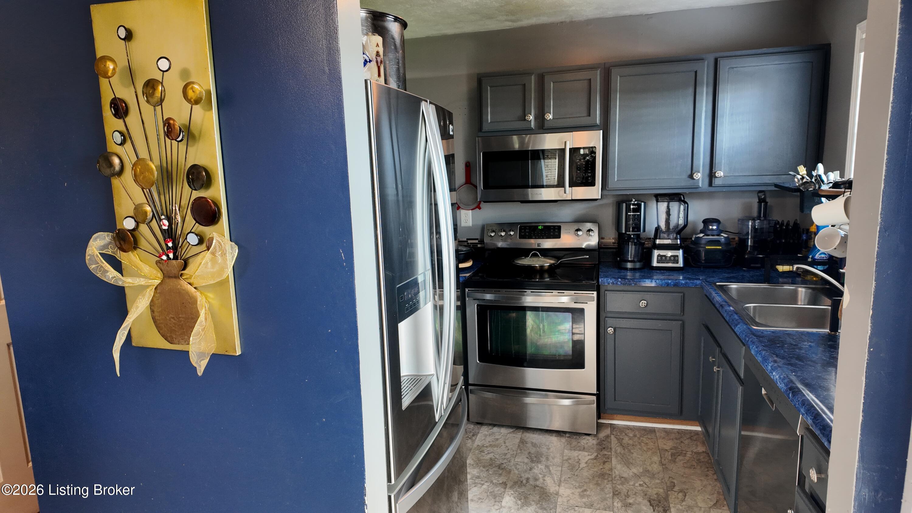 6817 Currington Cir Property Photo 7