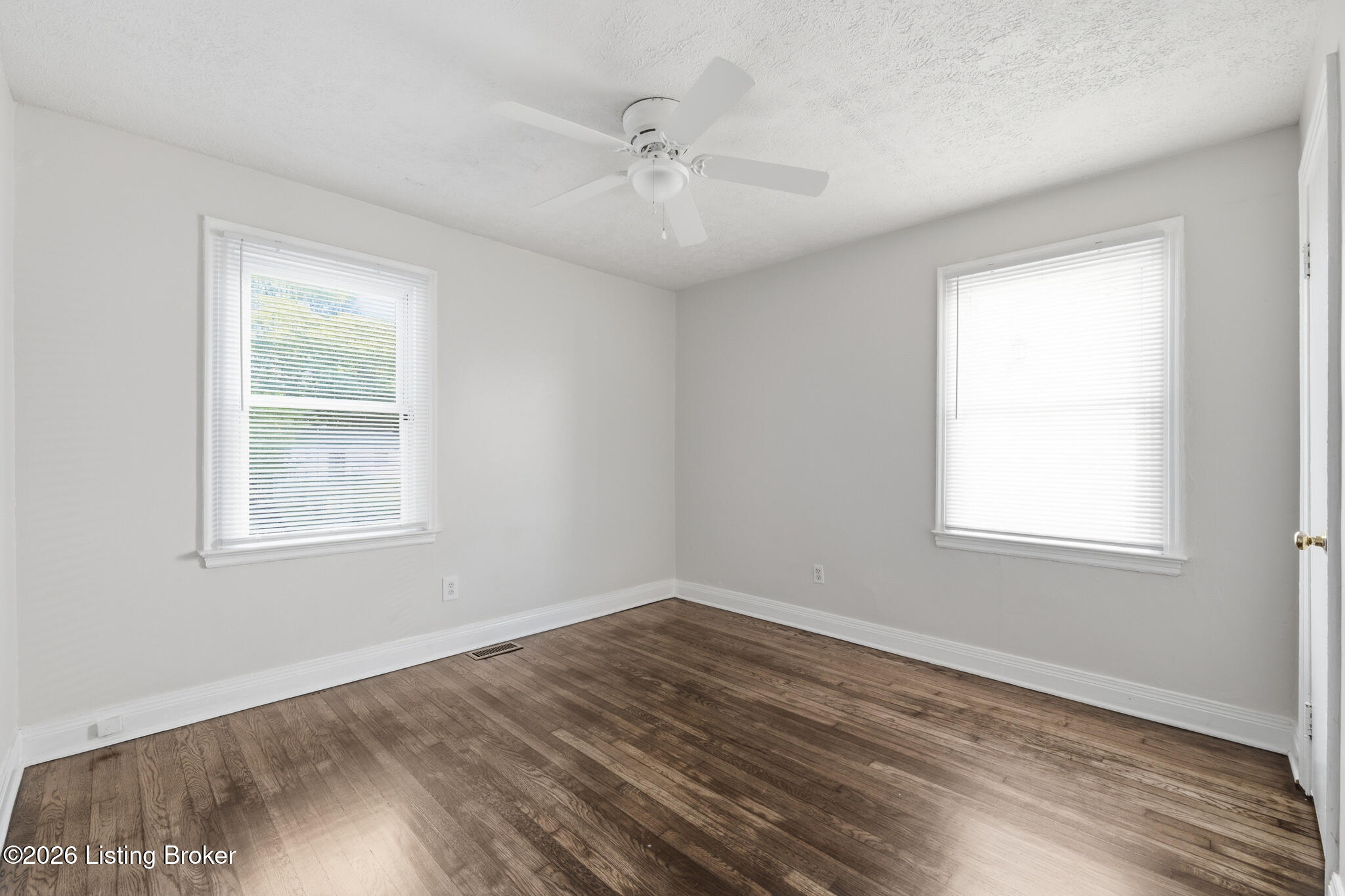 2530 Griffiths Ave Property Photo 15